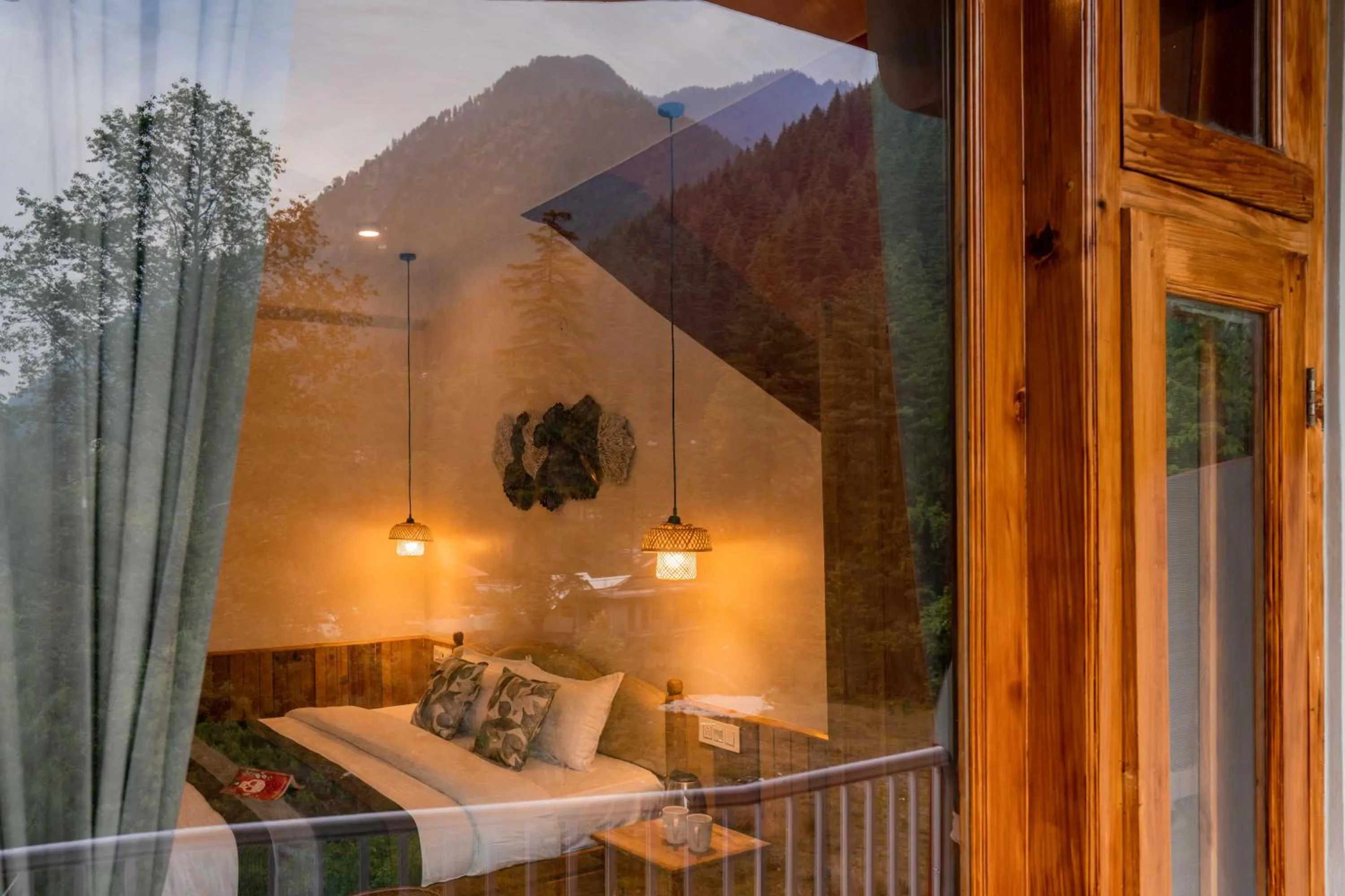 Mountain view in Zostel Kasol (Katagla)