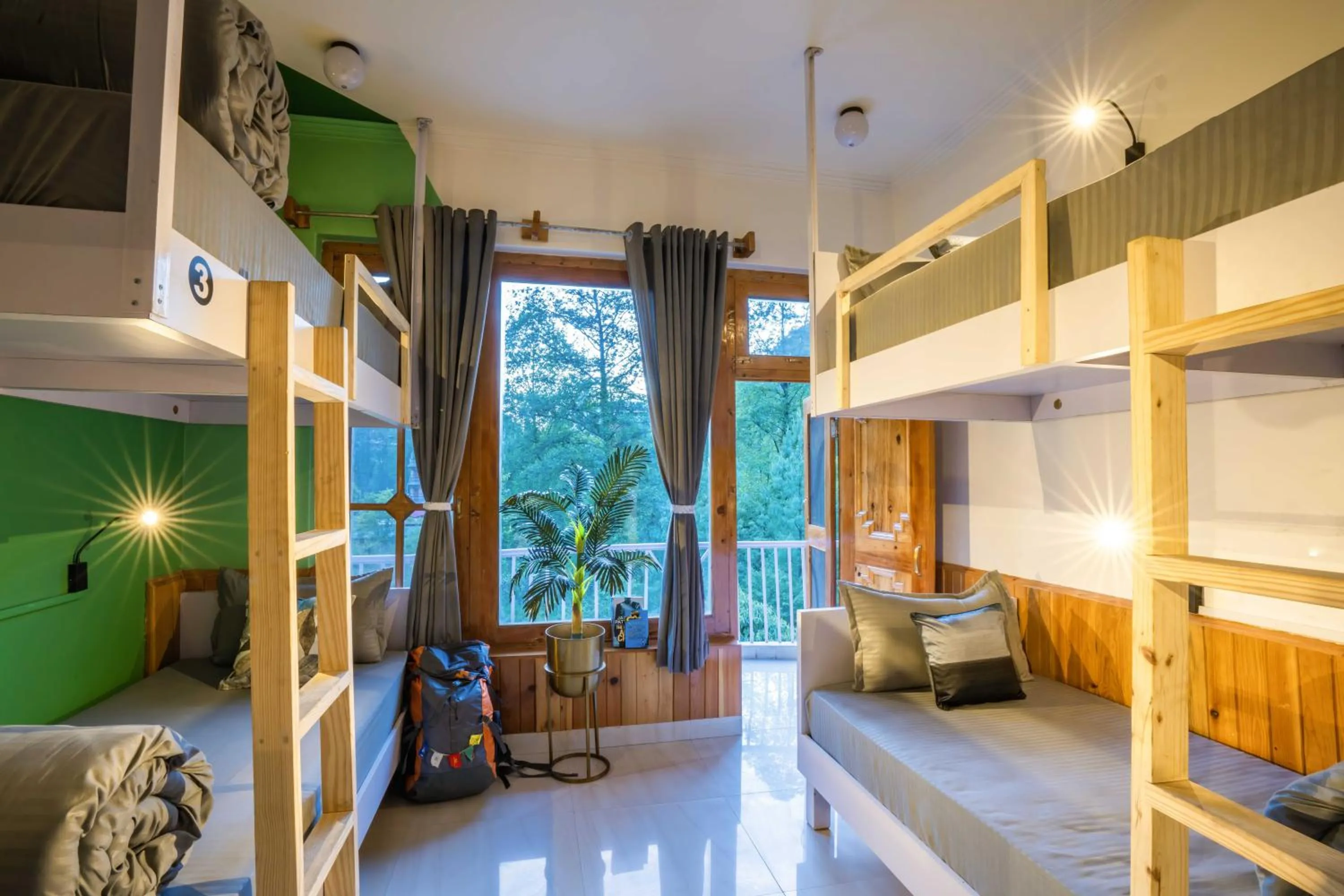 View (from property/room), Bed in Zostel Kasol (Katagla)