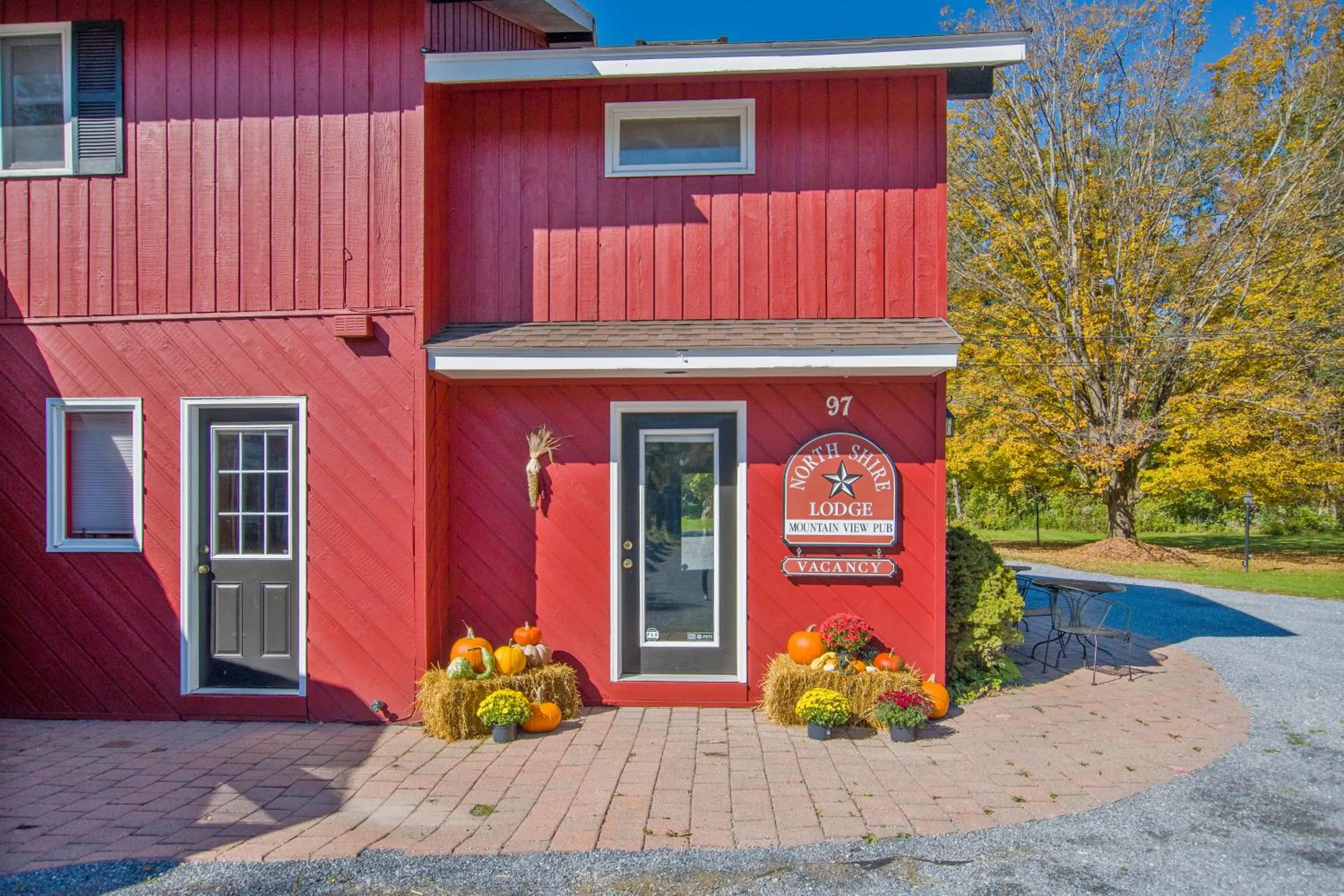 Facade/entrance in North Shire Lodge