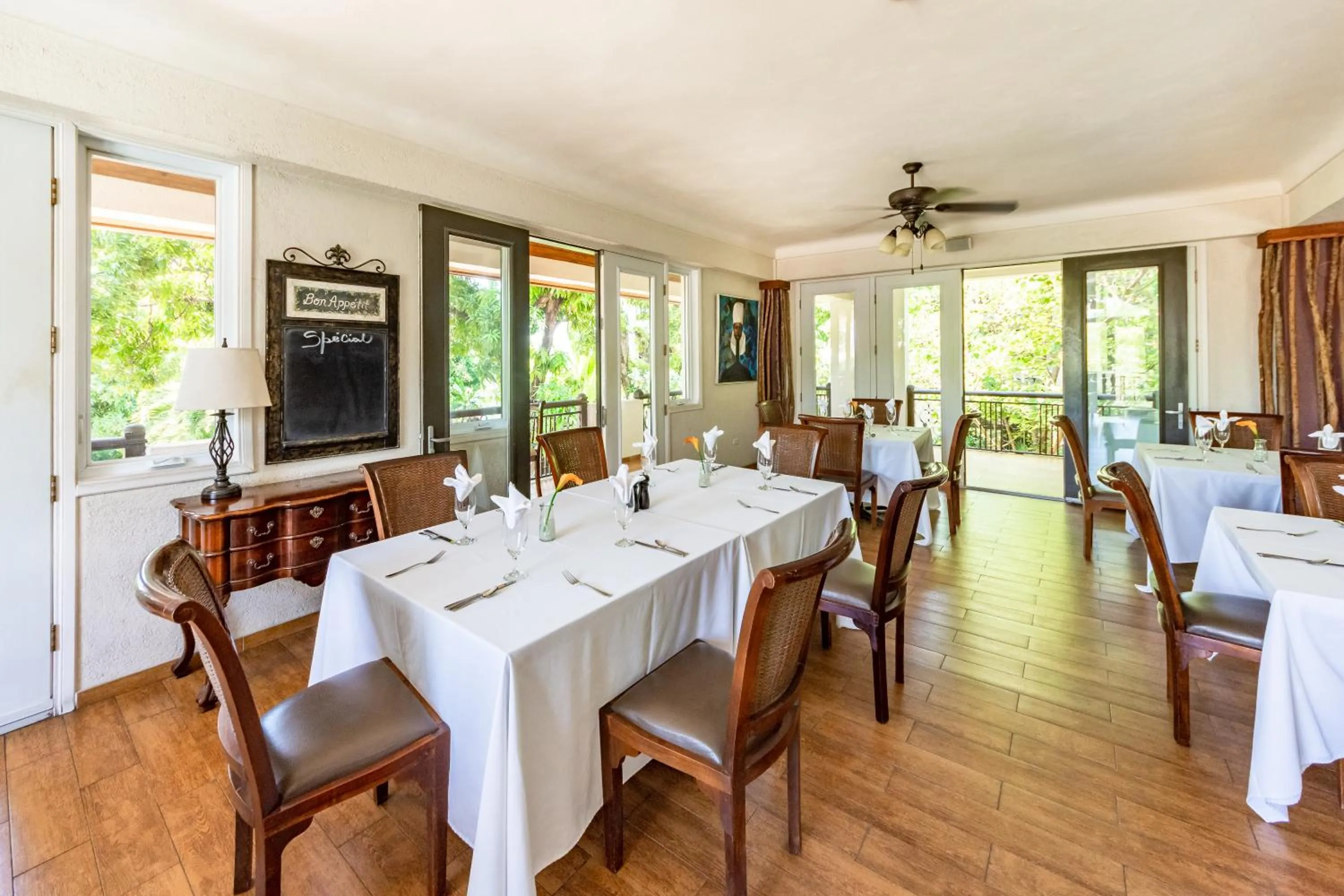 Restaurant/places to eat in Hotel Villa Therese