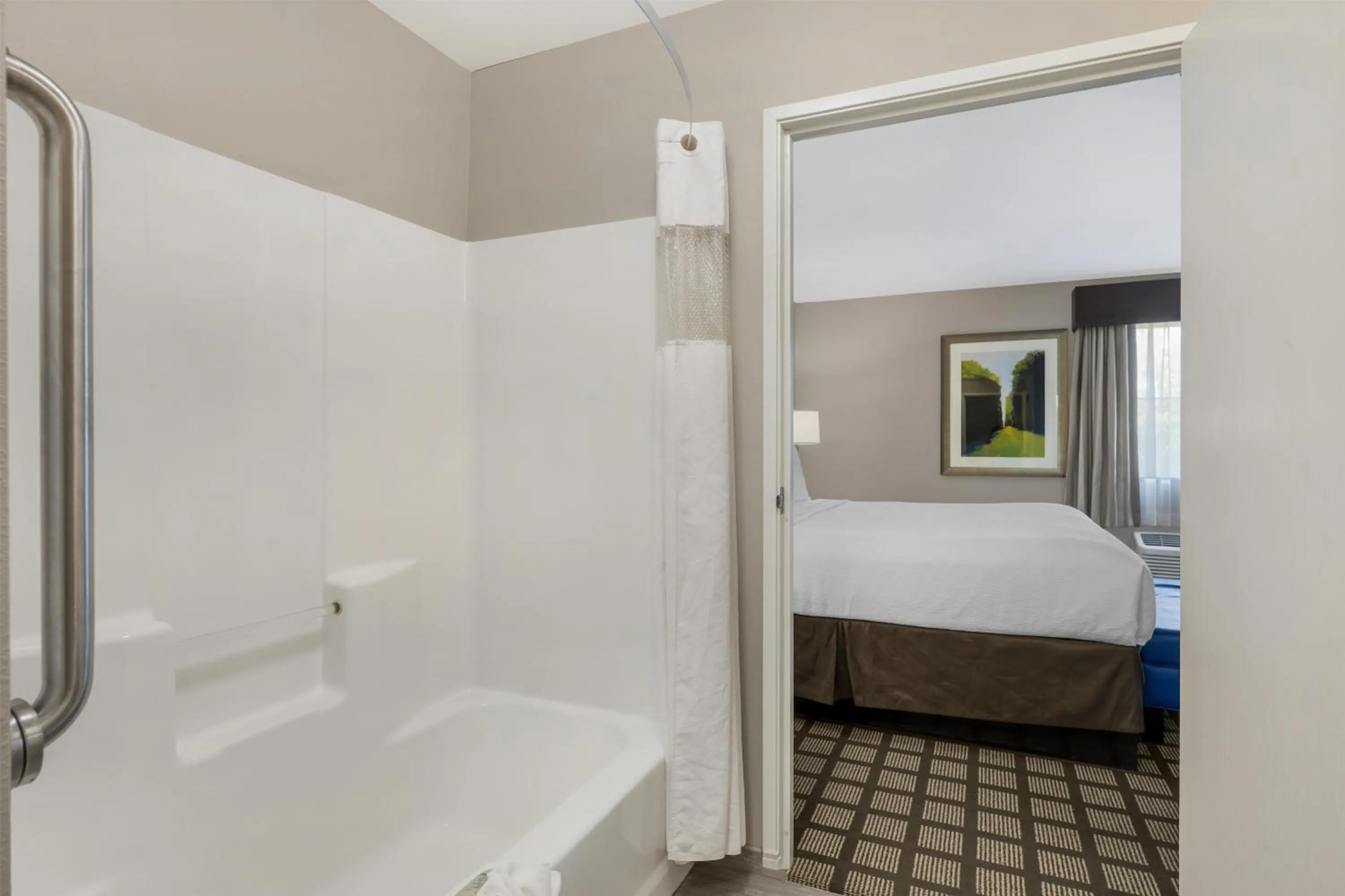 Bathroom, Bed in Best Western North Bryant Inn