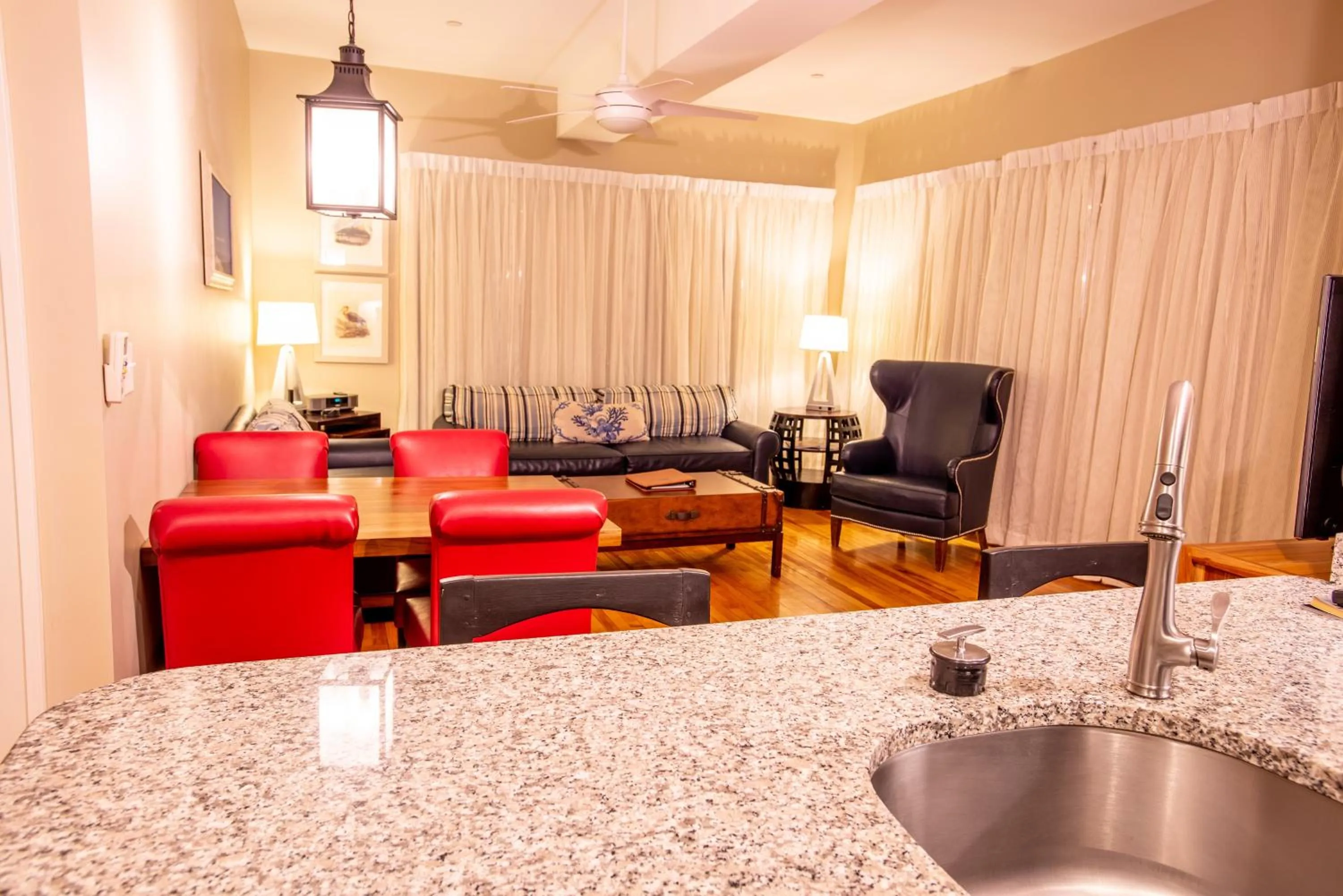 Kitchen or kitchenette in 84 Main