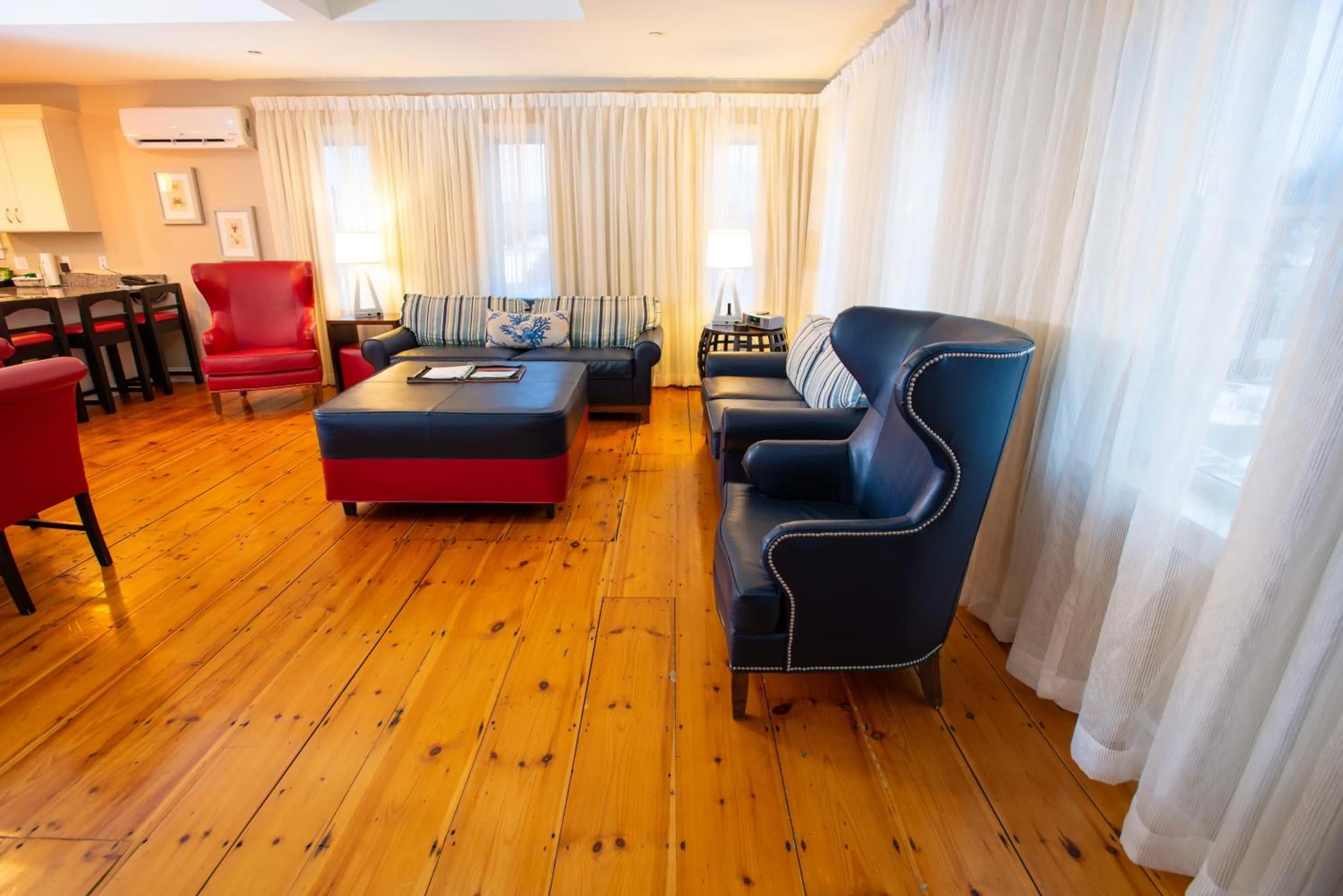 Living room in 84 Main