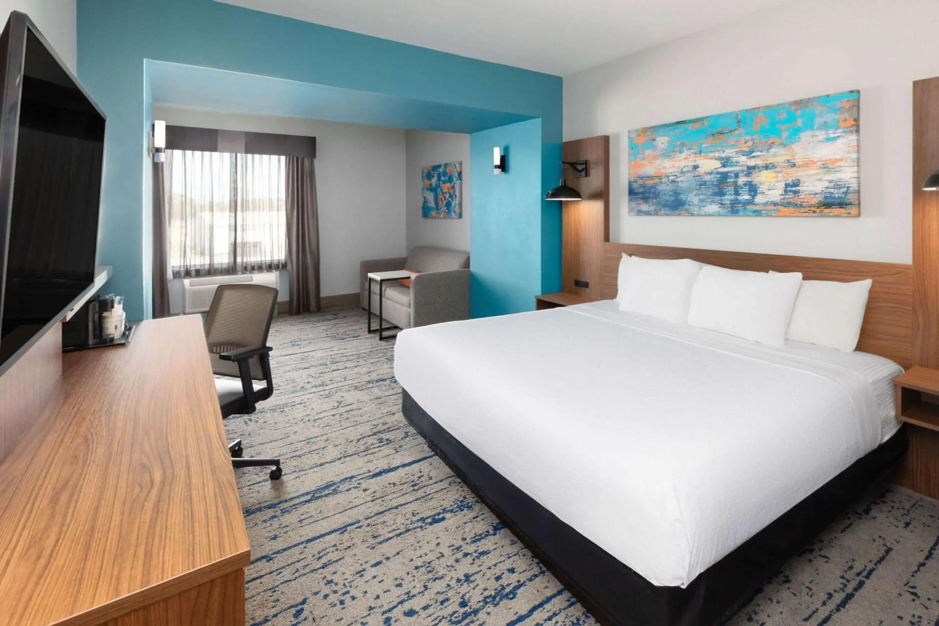 1 King Bed, Deluxe Mobility/Hearing Accessible Room, Tub w/Grab Bars, No Smoking in La Quinta by Wyndham Rockport - Fulton 1 King Bed, Deluxe Mobility/Hearing Accessible Room, Tub w/Grab Bars, No Smoking in La Quinta by Wyndham Rockport - Fulton