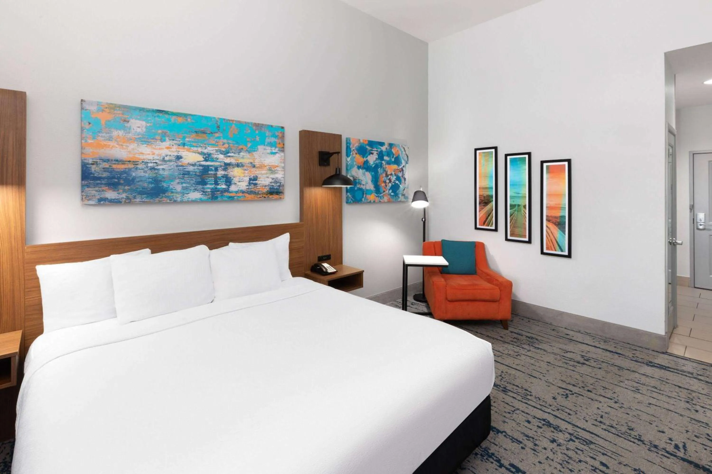 Photo of the whole room, Bed in La Quinta by Wyndham Rockport - Fulton