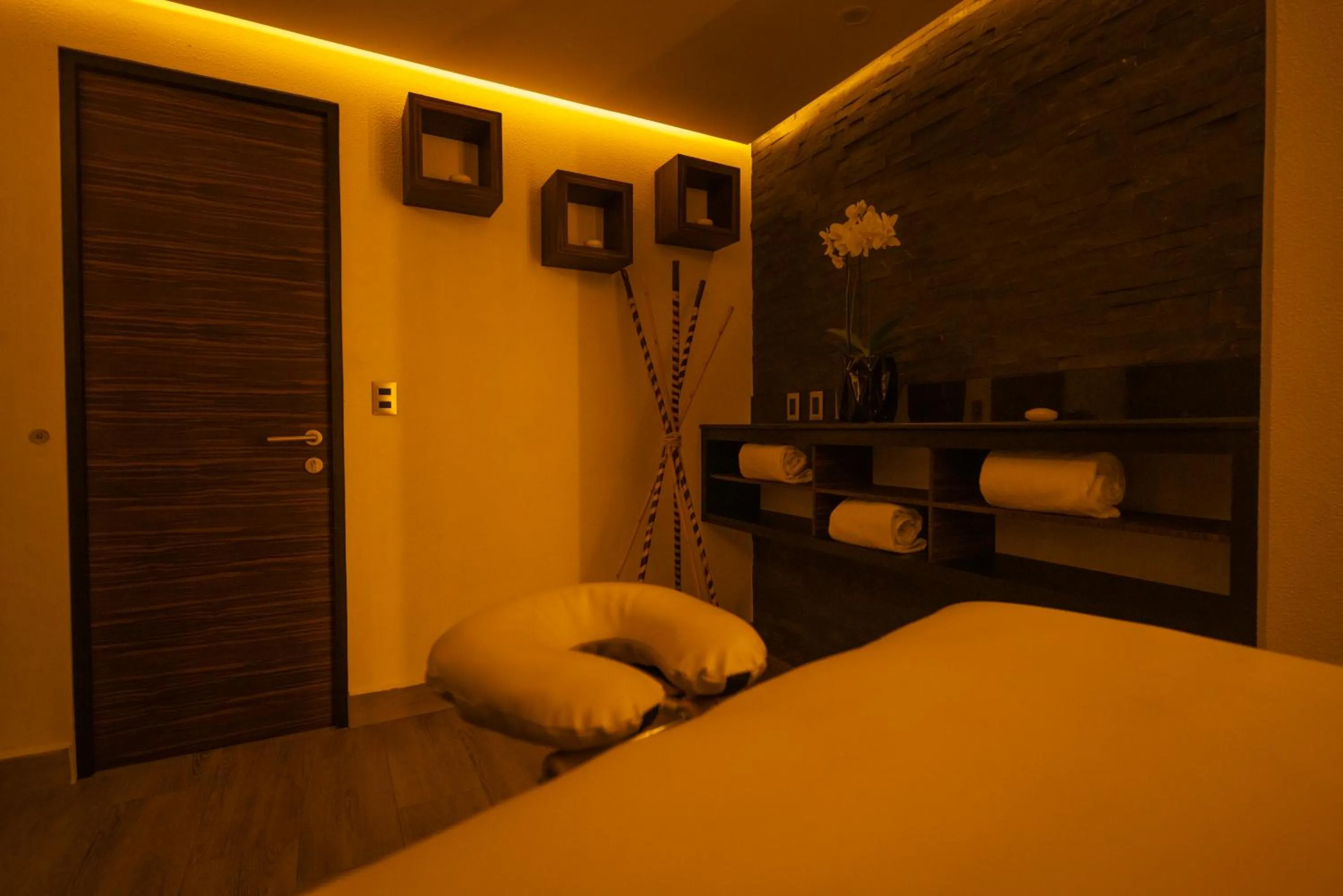 Spa and wellness centre/facilities, Bed in Hotel Abastos Plaza