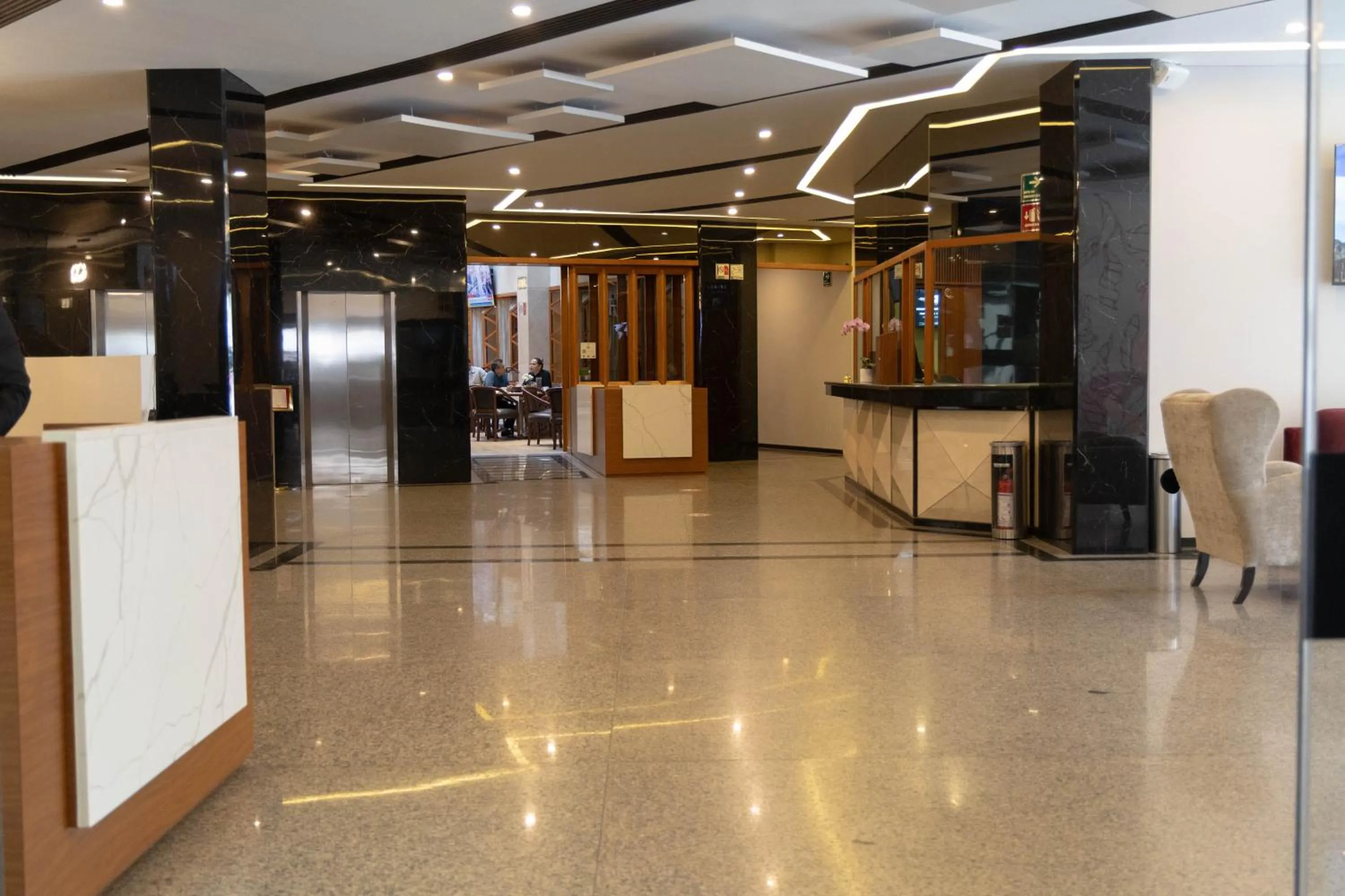 Lobby or reception in Hotel Abastos Plaza