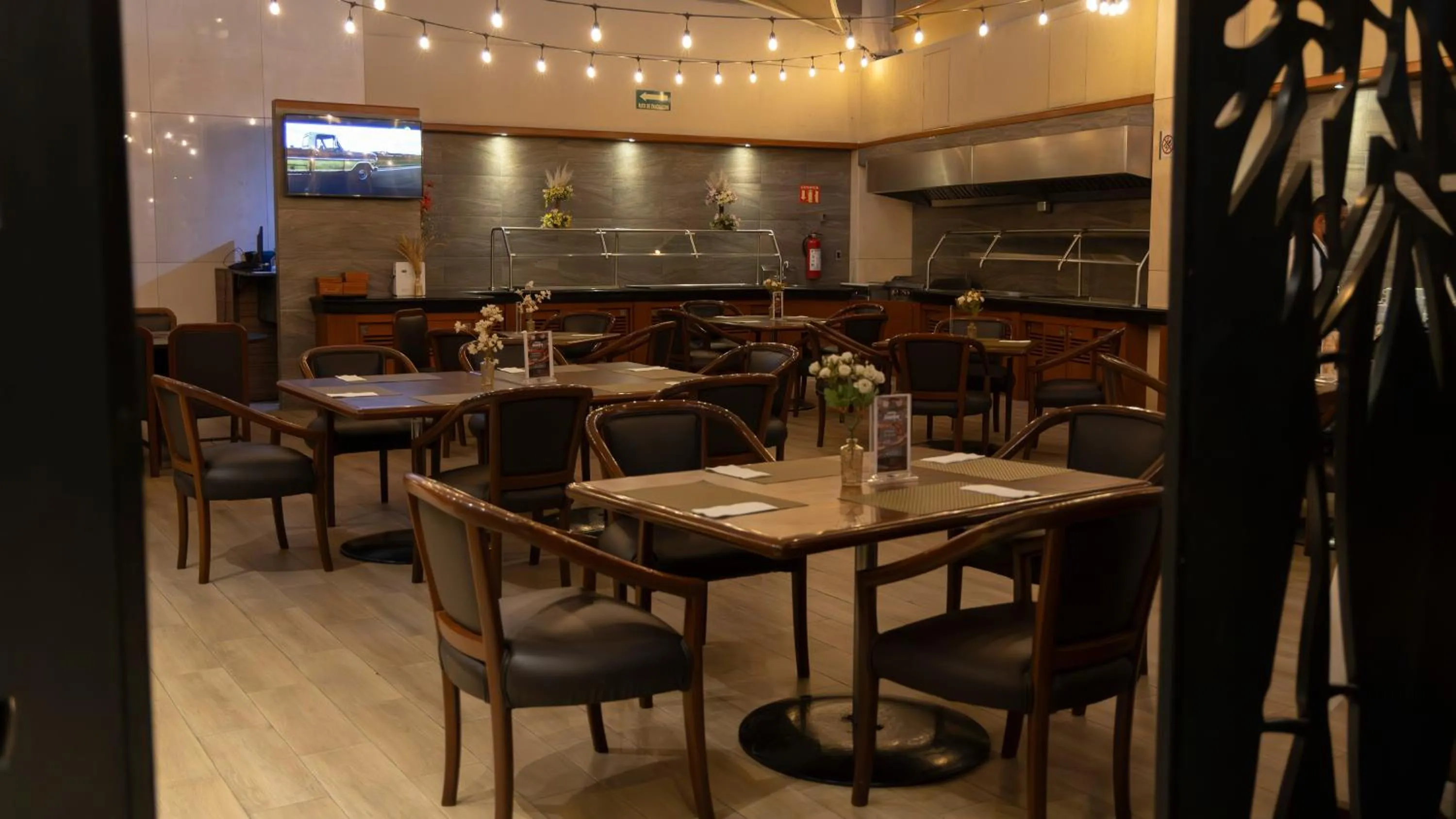 Restaurant/places to eat in Hotel Abastos Plaza