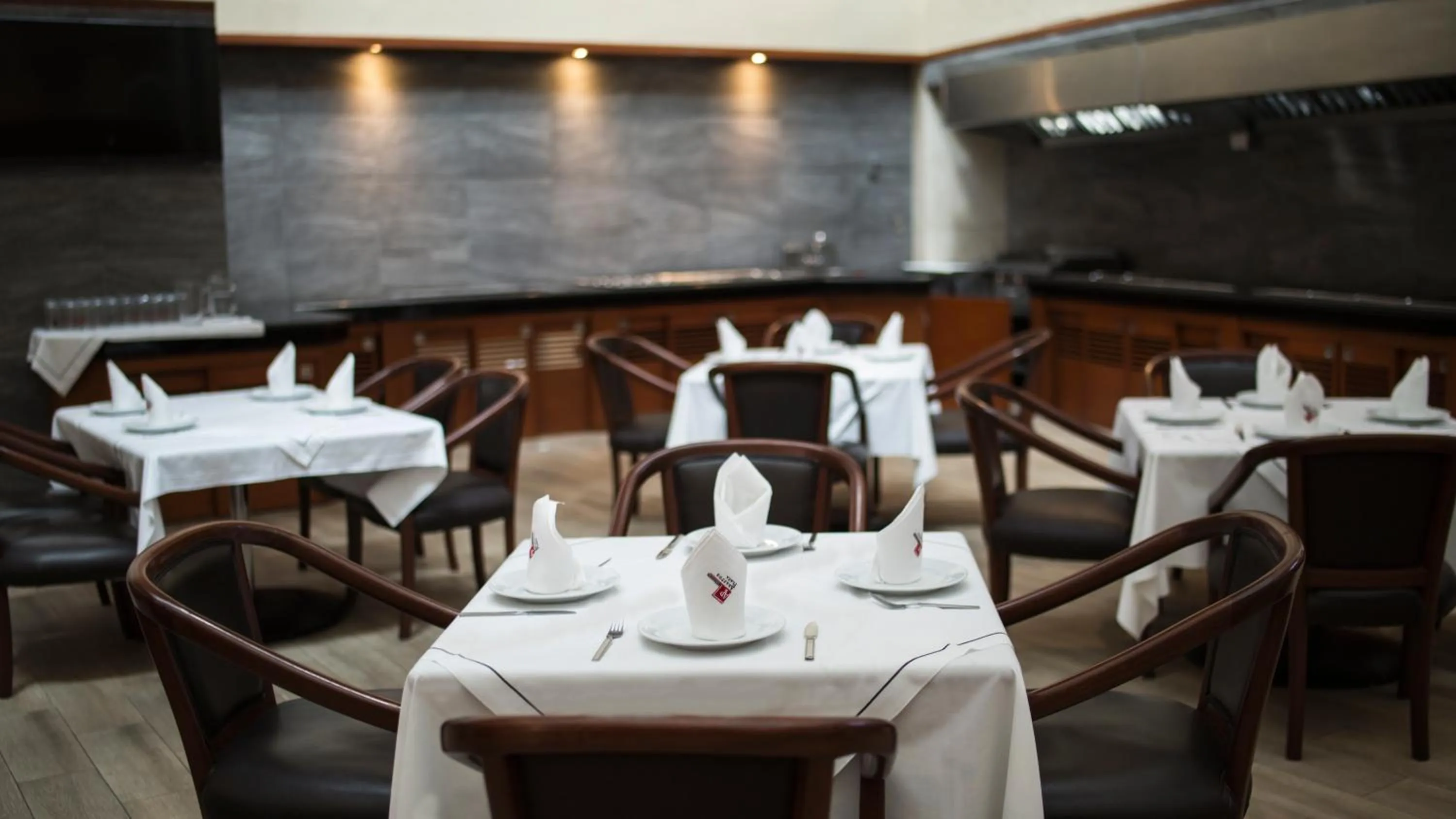 Restaurant/places to eat in Hotel Abastos Plaza