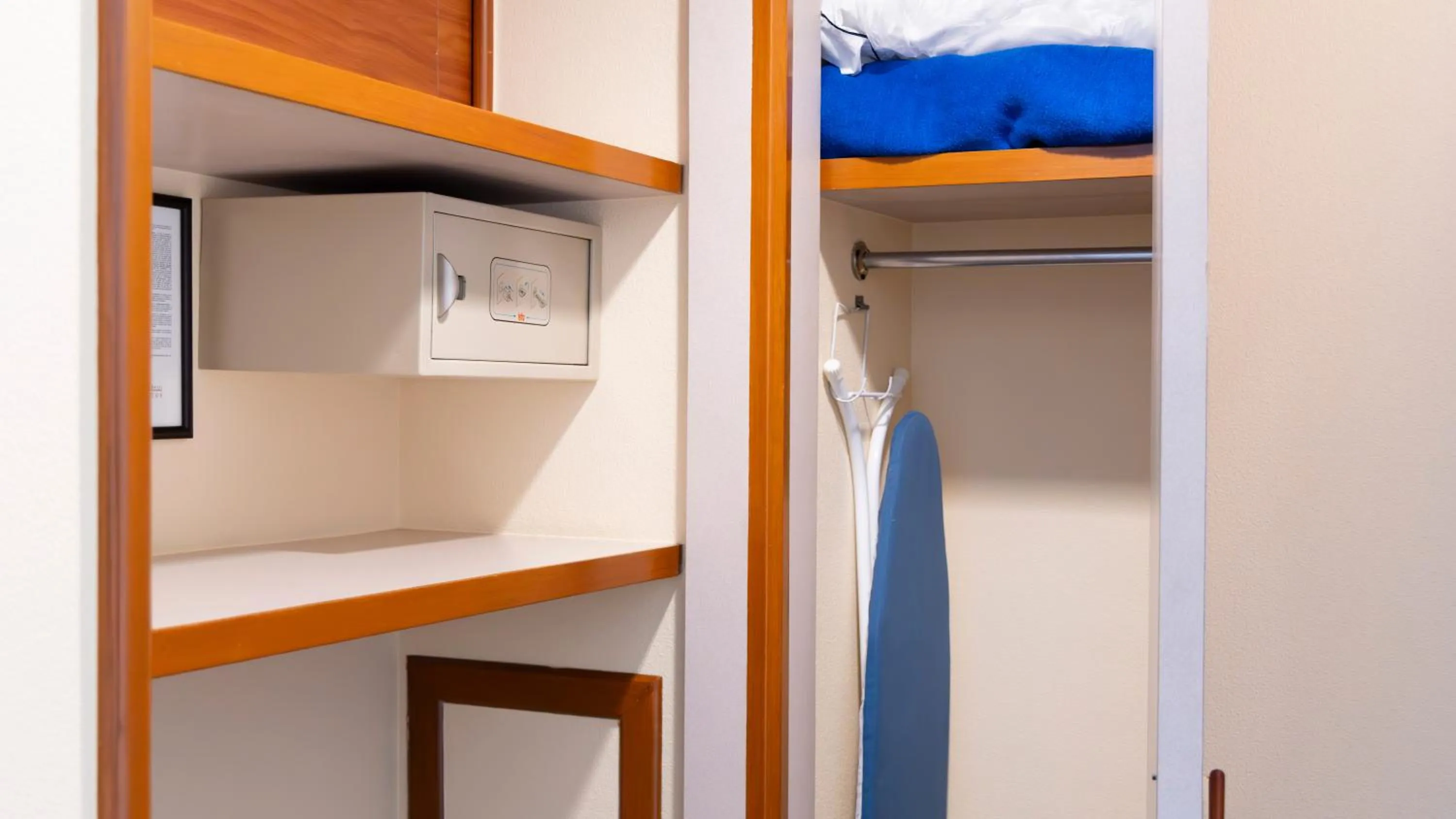 Photo of the whole room, Bed in Hotel Abastos Plaza