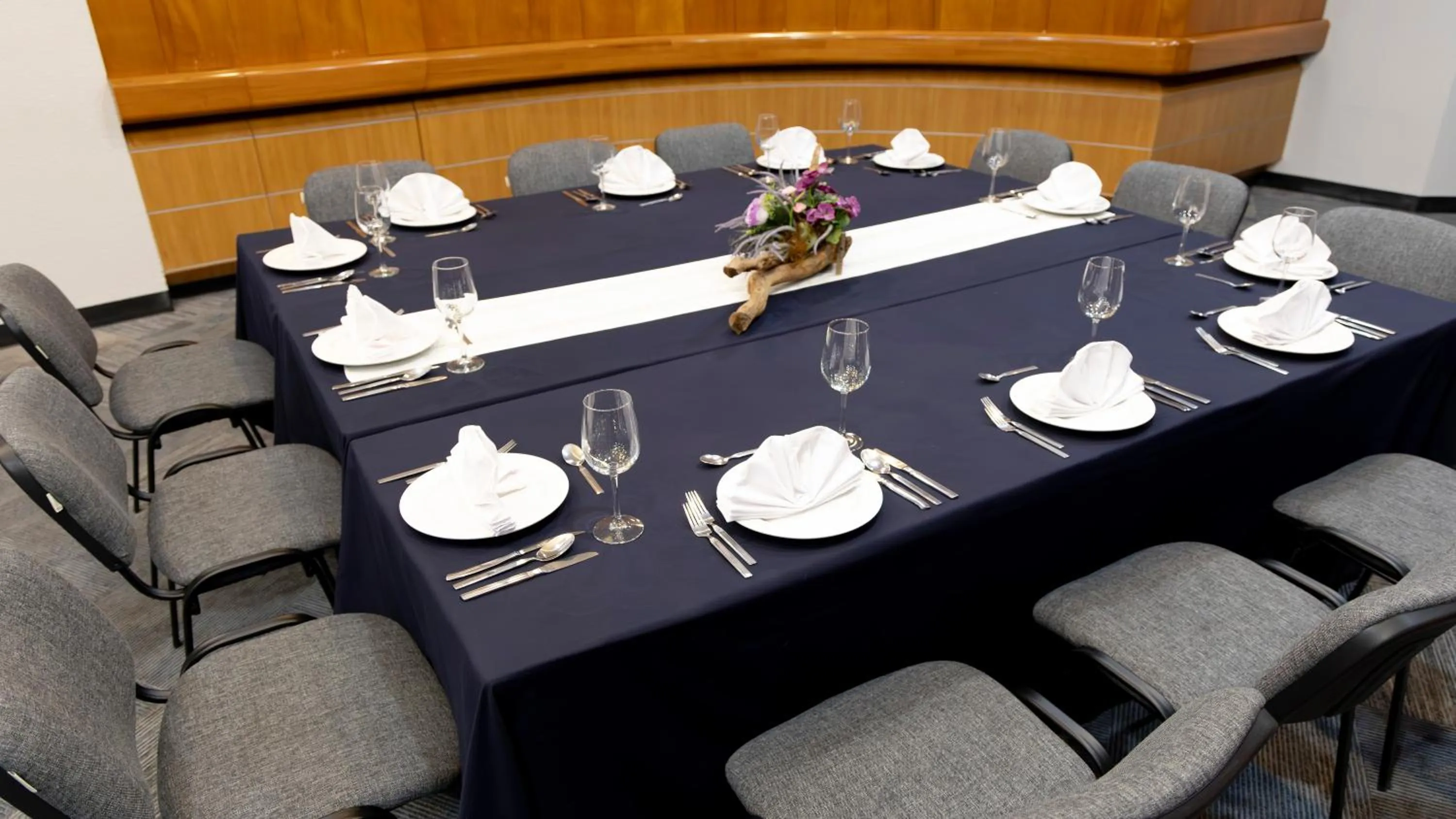 Banquet/Function facilities in Hotel Abastos Plaza