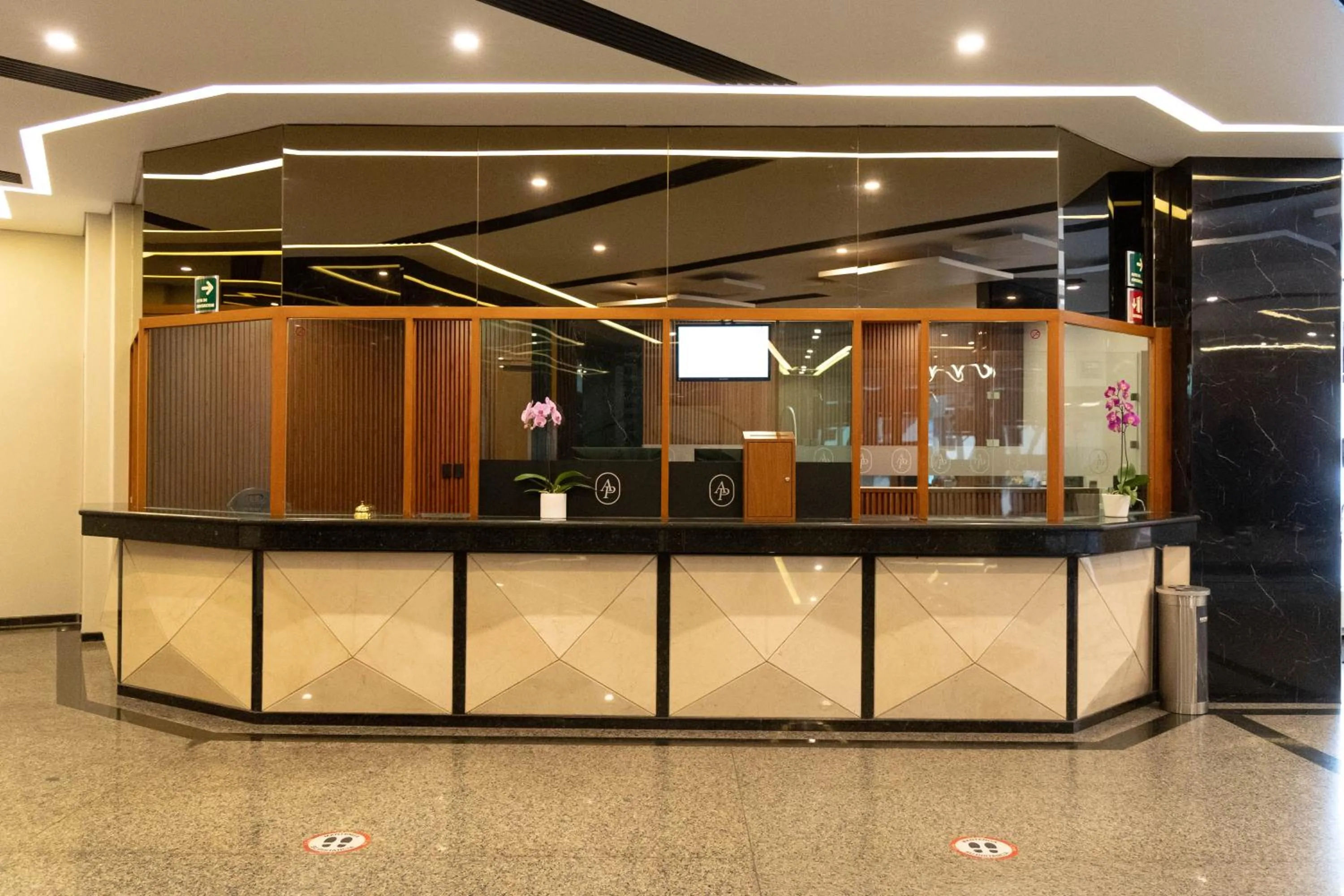 Lobby or reception in Hotel Abastos Plaza