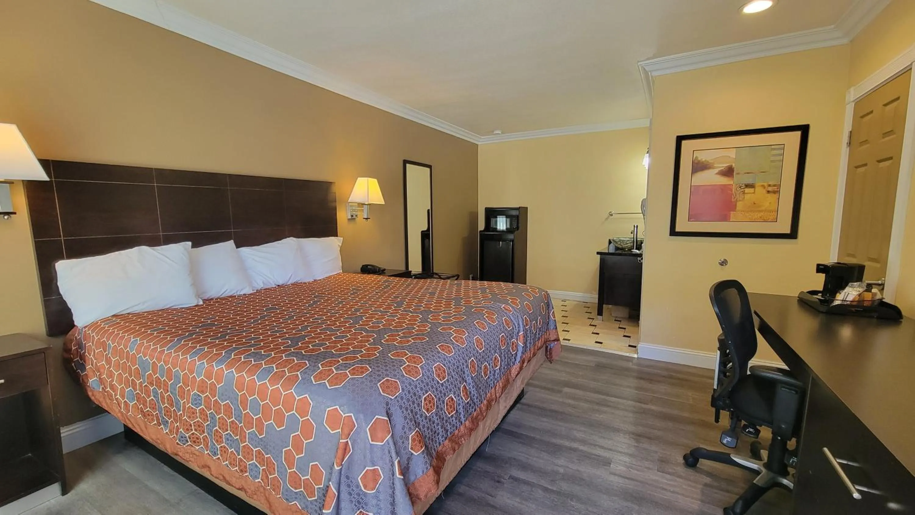 Bed in Marinwood Inn & Suites