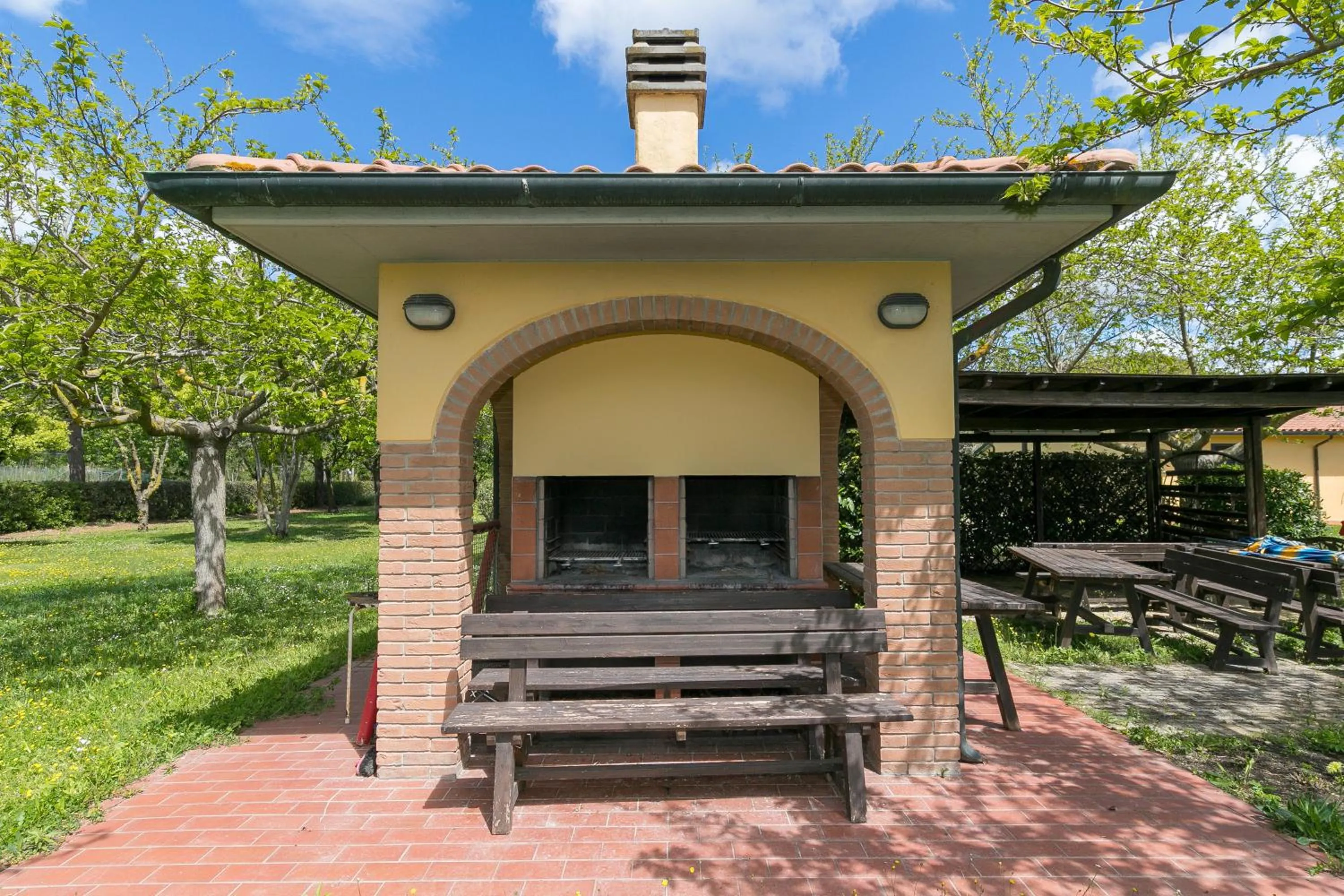 Property building in Il Girasole - Rovo