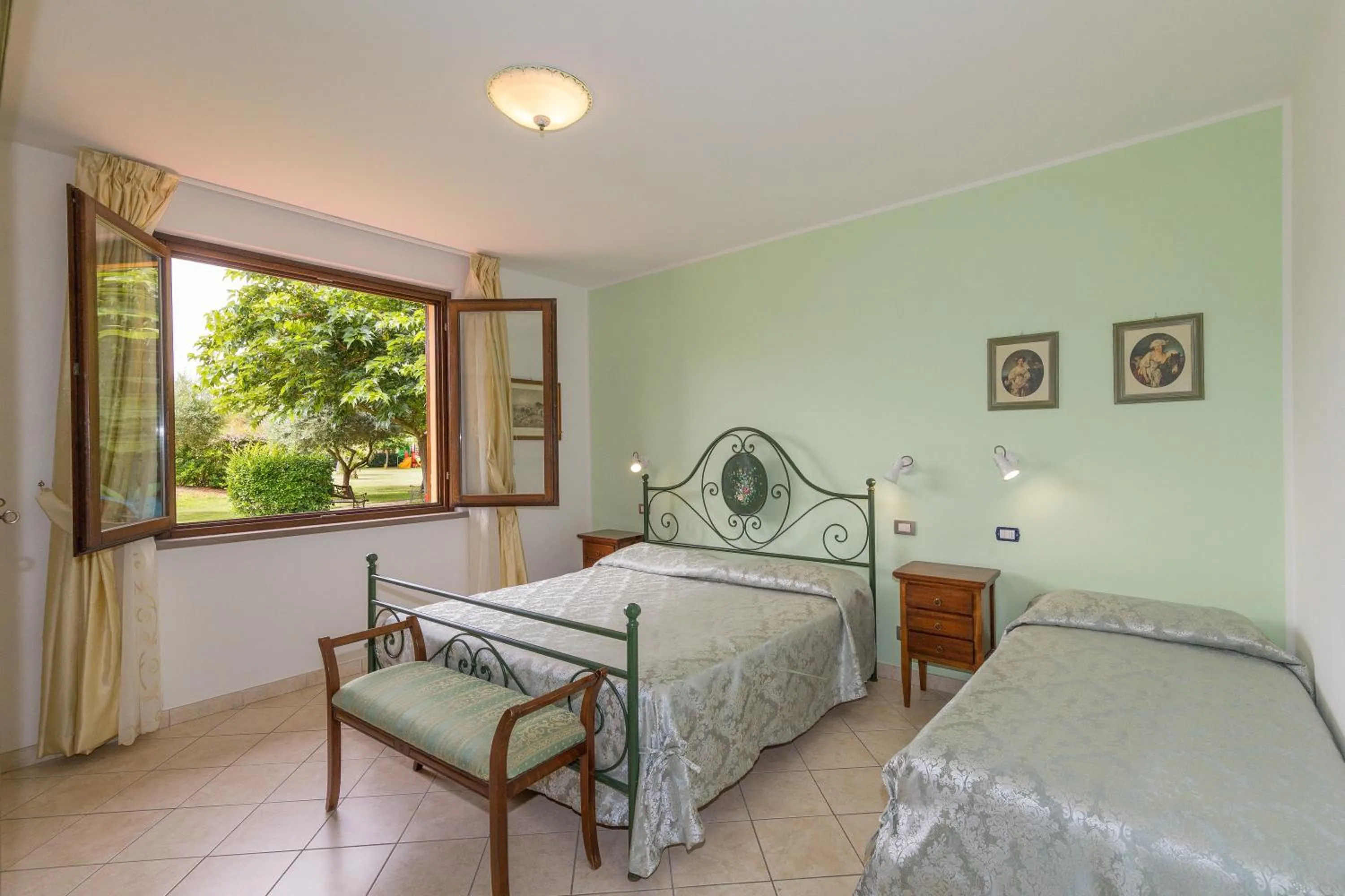 Property building in Il Girasole - Rovo