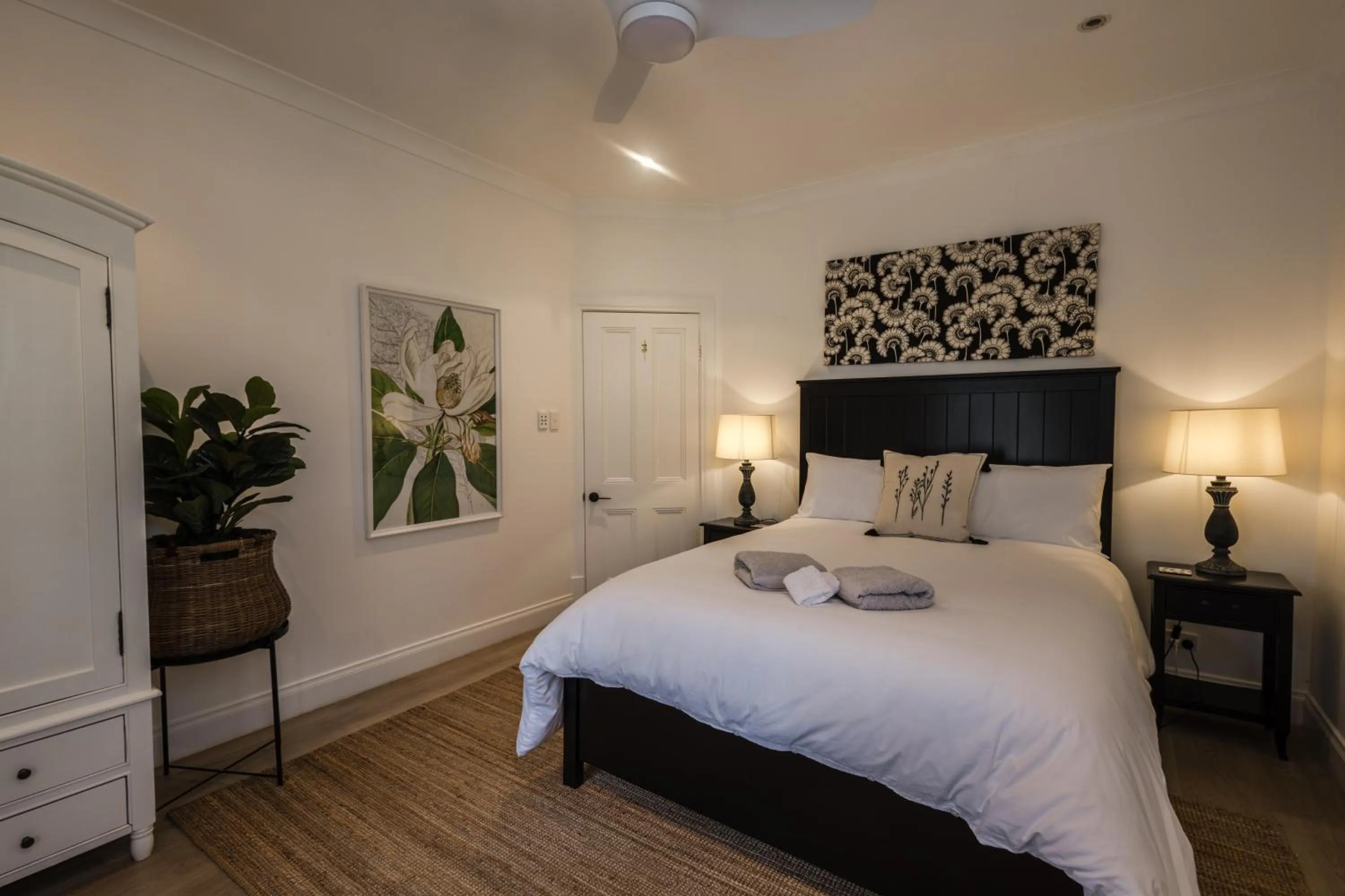 Bedroom, Bed in St Helen's Cottages