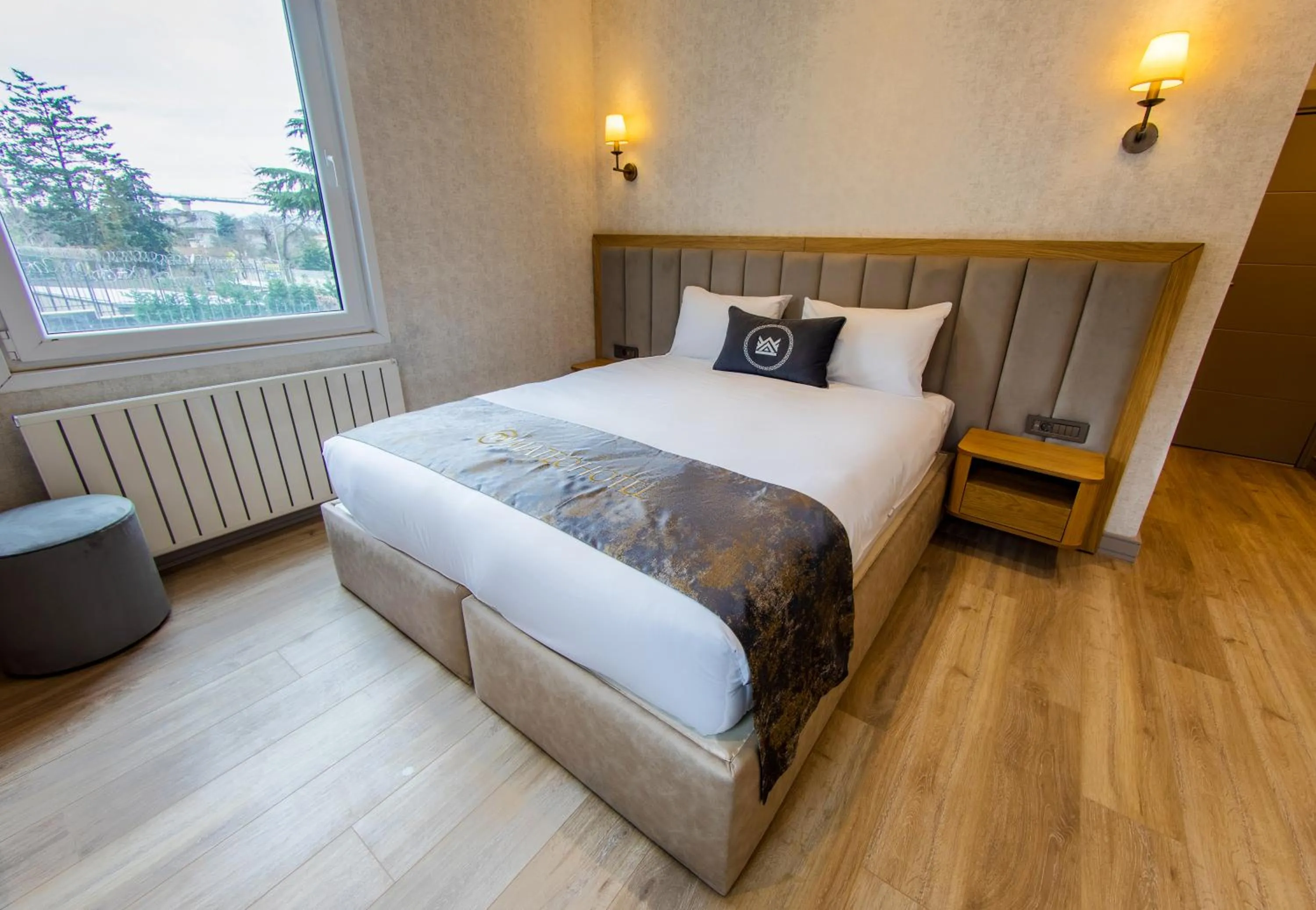 Photo of the whole room in Mateo