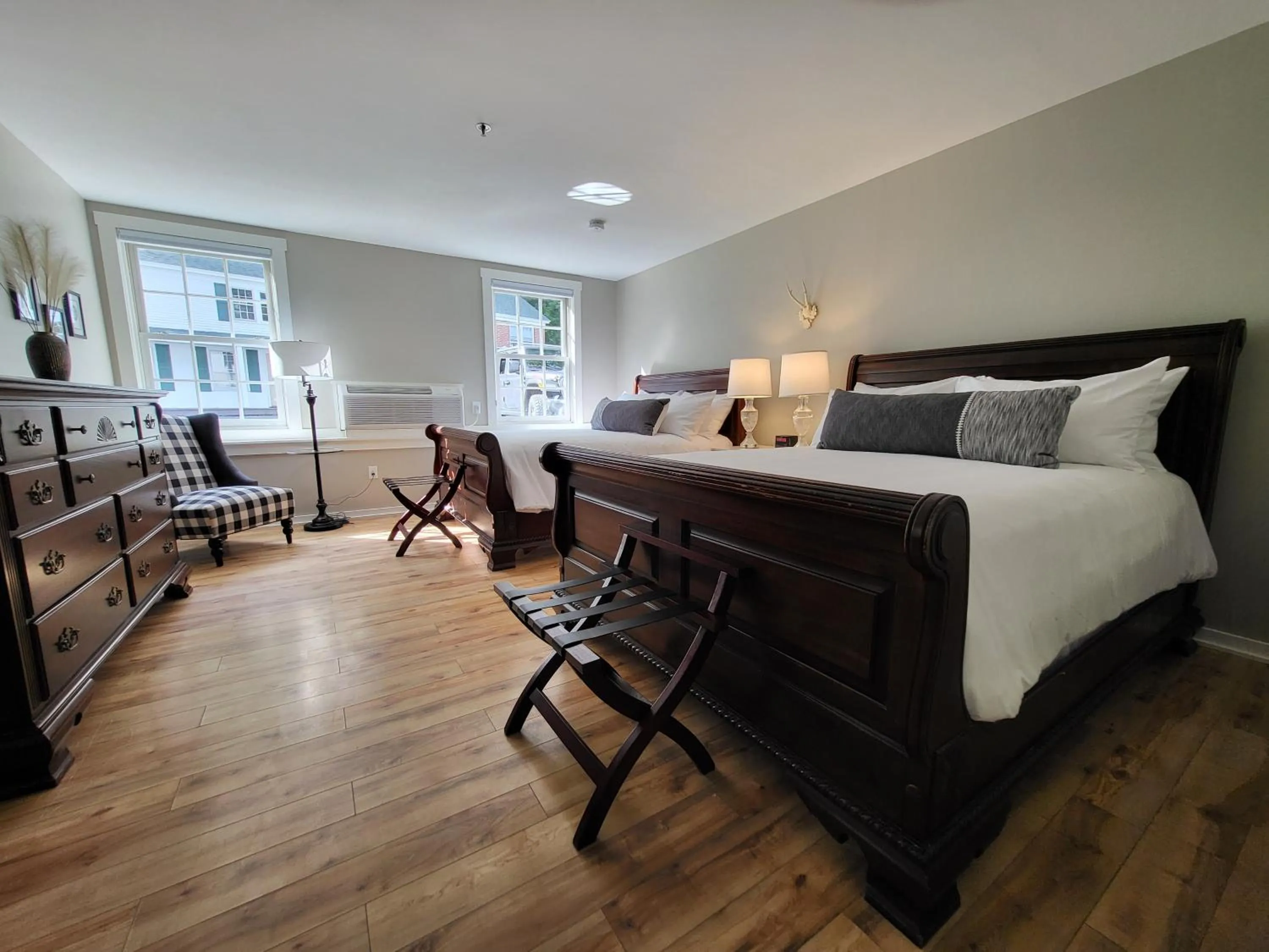 Photo of the whole room, Bed in The Stowe Village Inn