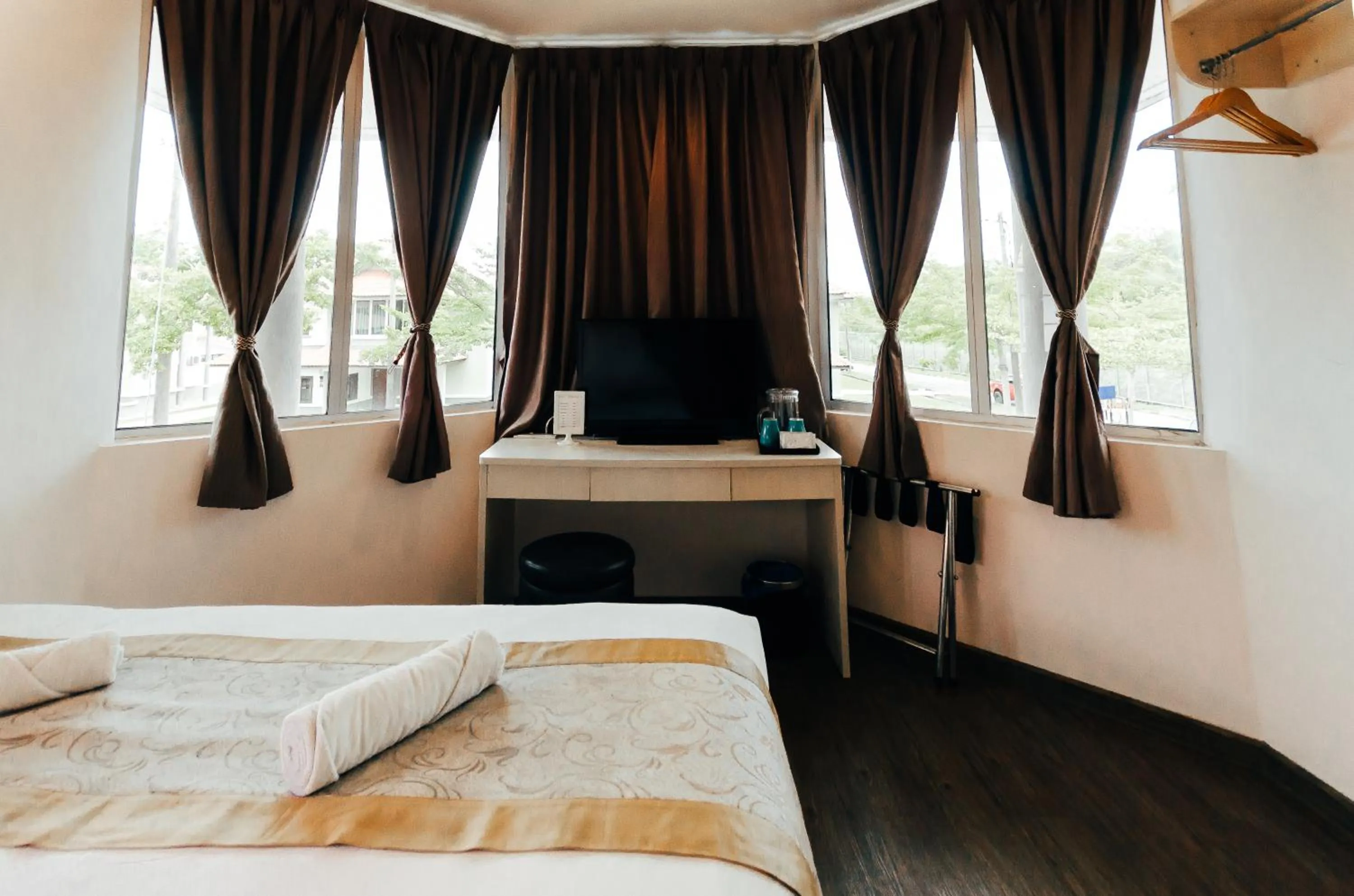 TV and multimedia, Bed in Kertih Damansara Inn