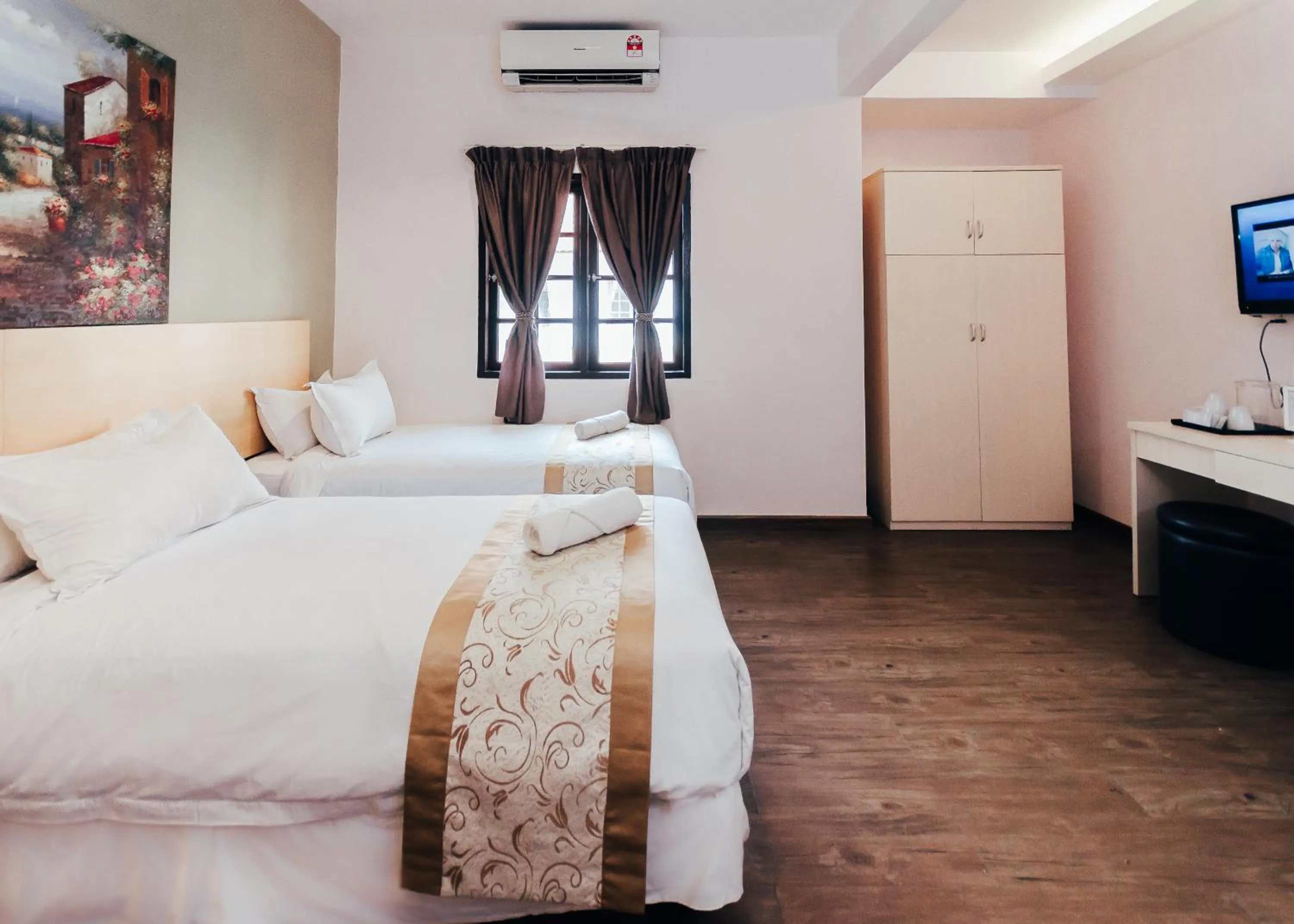 Photo of the whole room, Bed in Kertih Damansara Inn