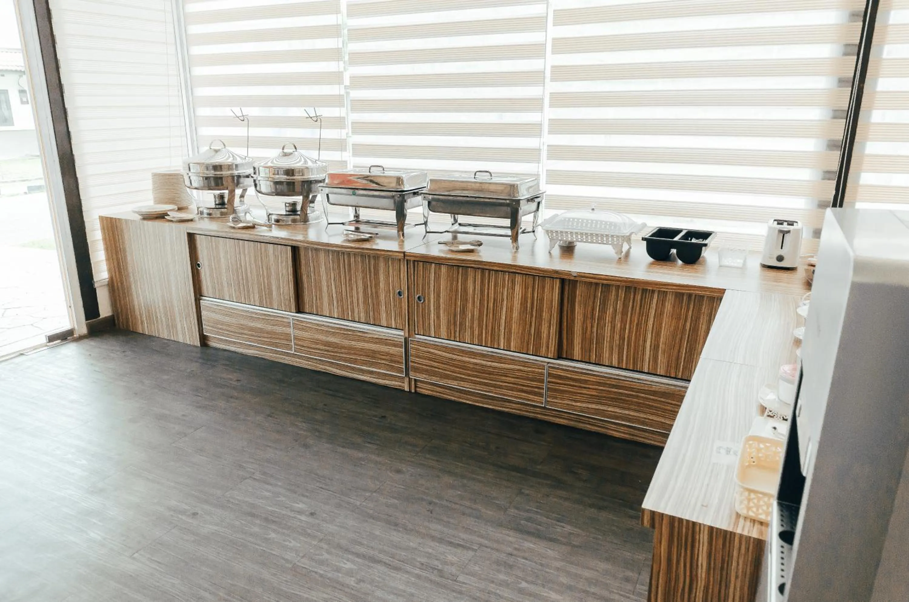 Restaurant/places to eat in Kertih Damansara Inn