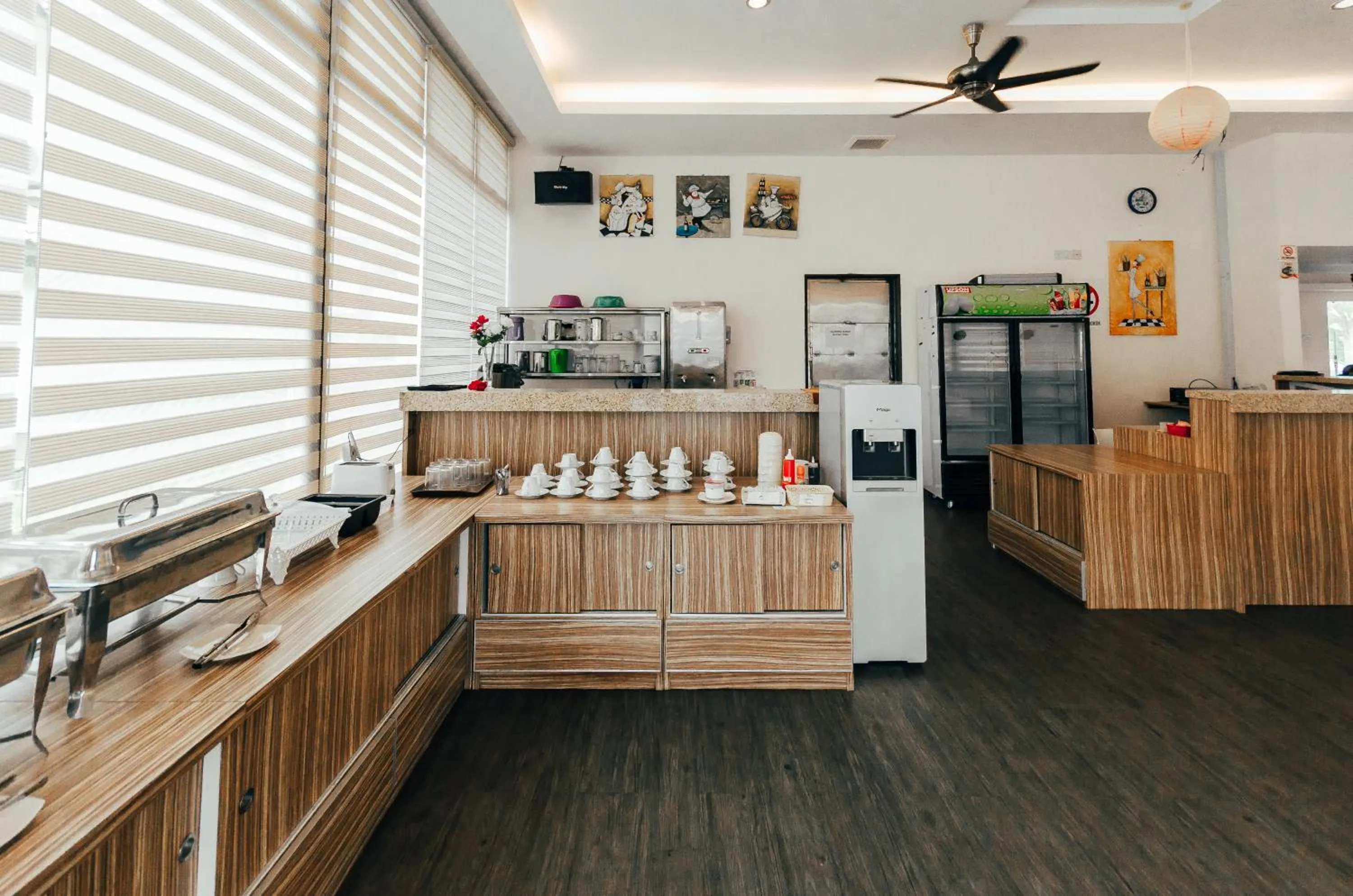 Restaurant/places to eat in Kertih Damansara Inn