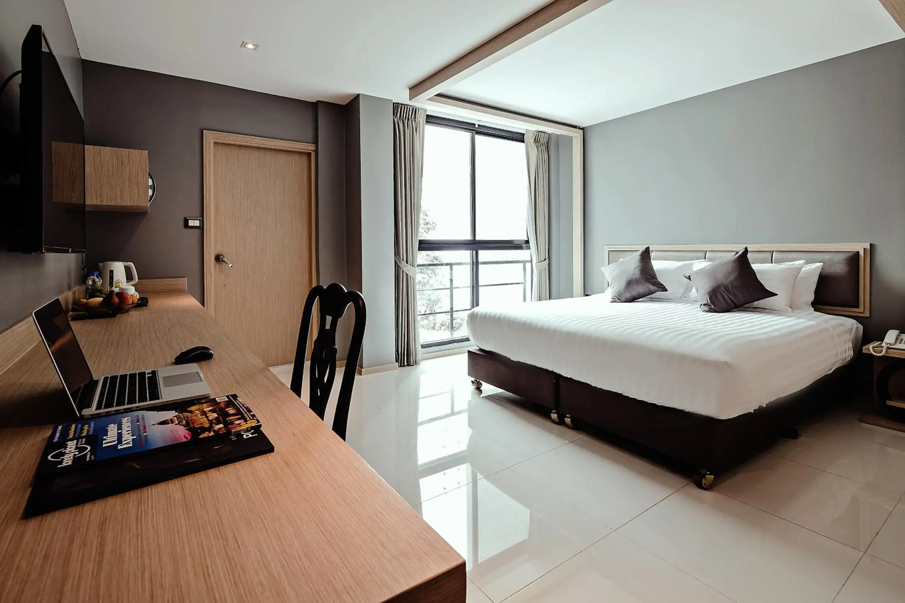 Deluxe King Room in Three Sukhumvit Hotel - SHA Plus Certified Deluxe King Room in Three Sukhumvit Hotel - SHA Plus Certified