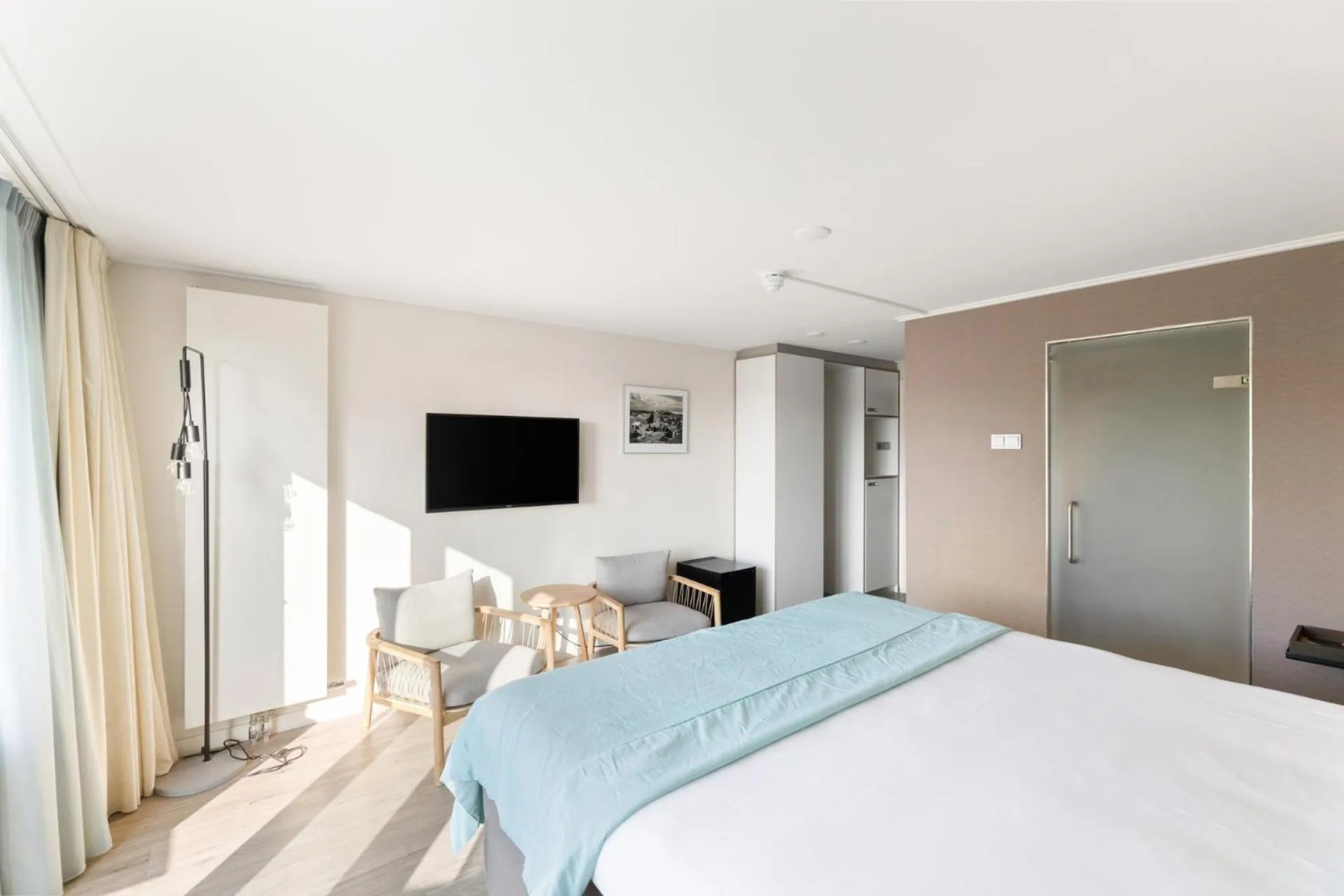 Photo of the whole room, Bed in Strandhotel Zoutelande