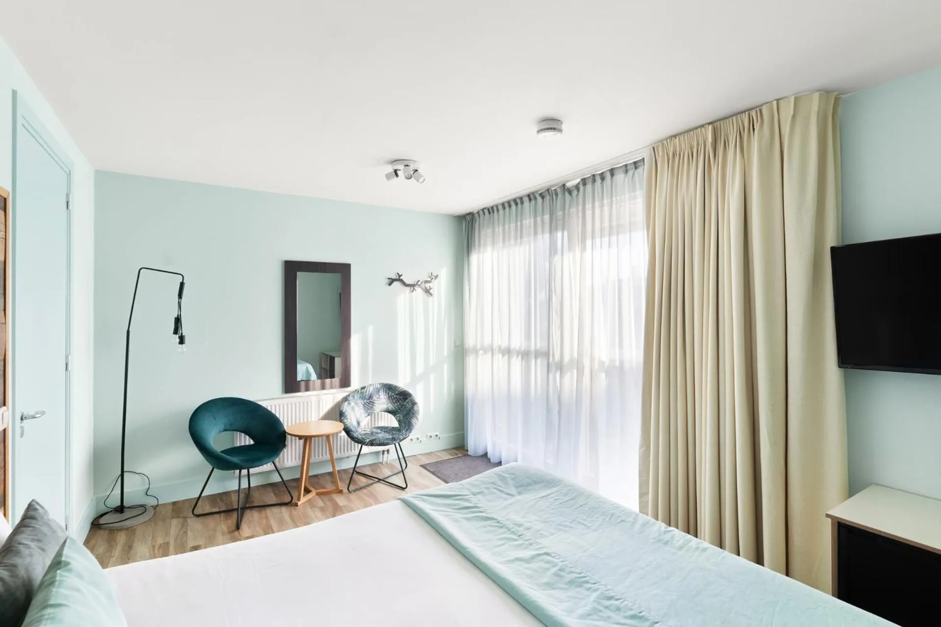 Seating area, Bed in Strandhotel Zoutelande