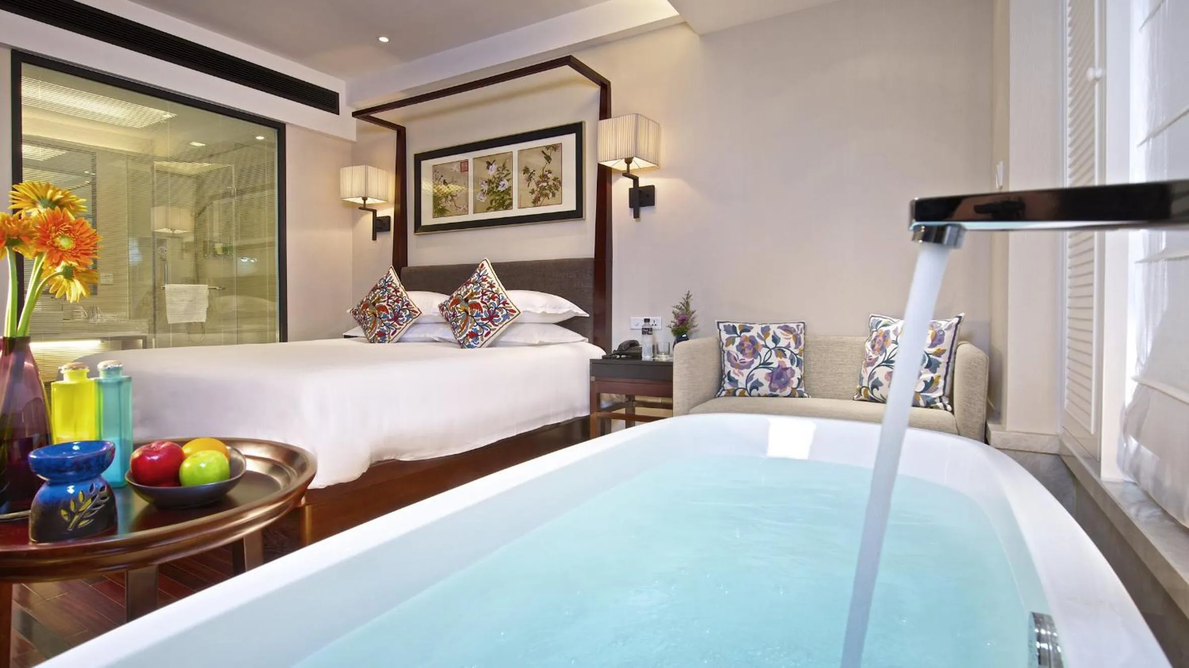 Bath, Bed in SSAW Boutique Hotel Shanghai Hongkou