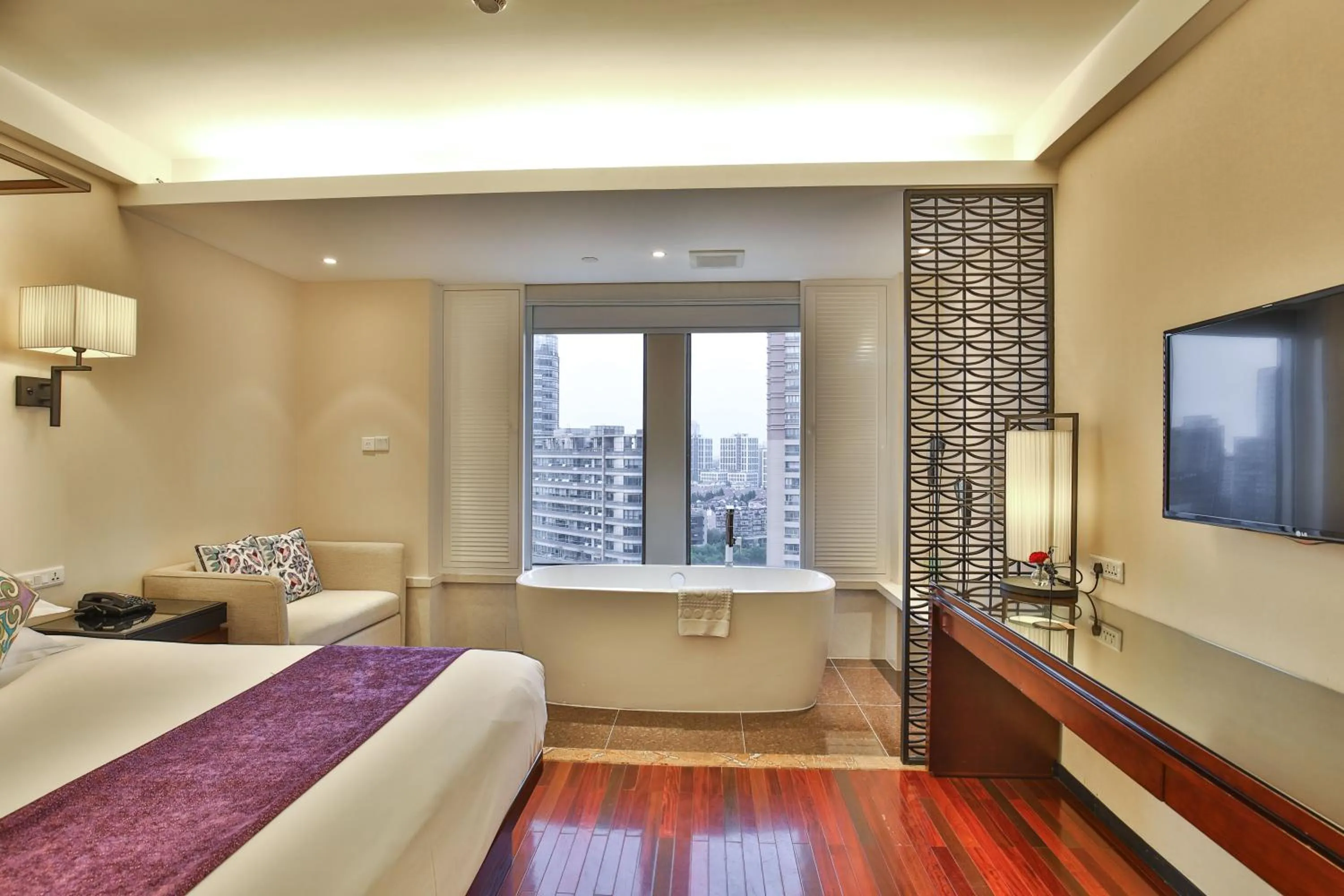 Bathroom, Bed in SSAW Boutique Hotel Shanghai Hongkou