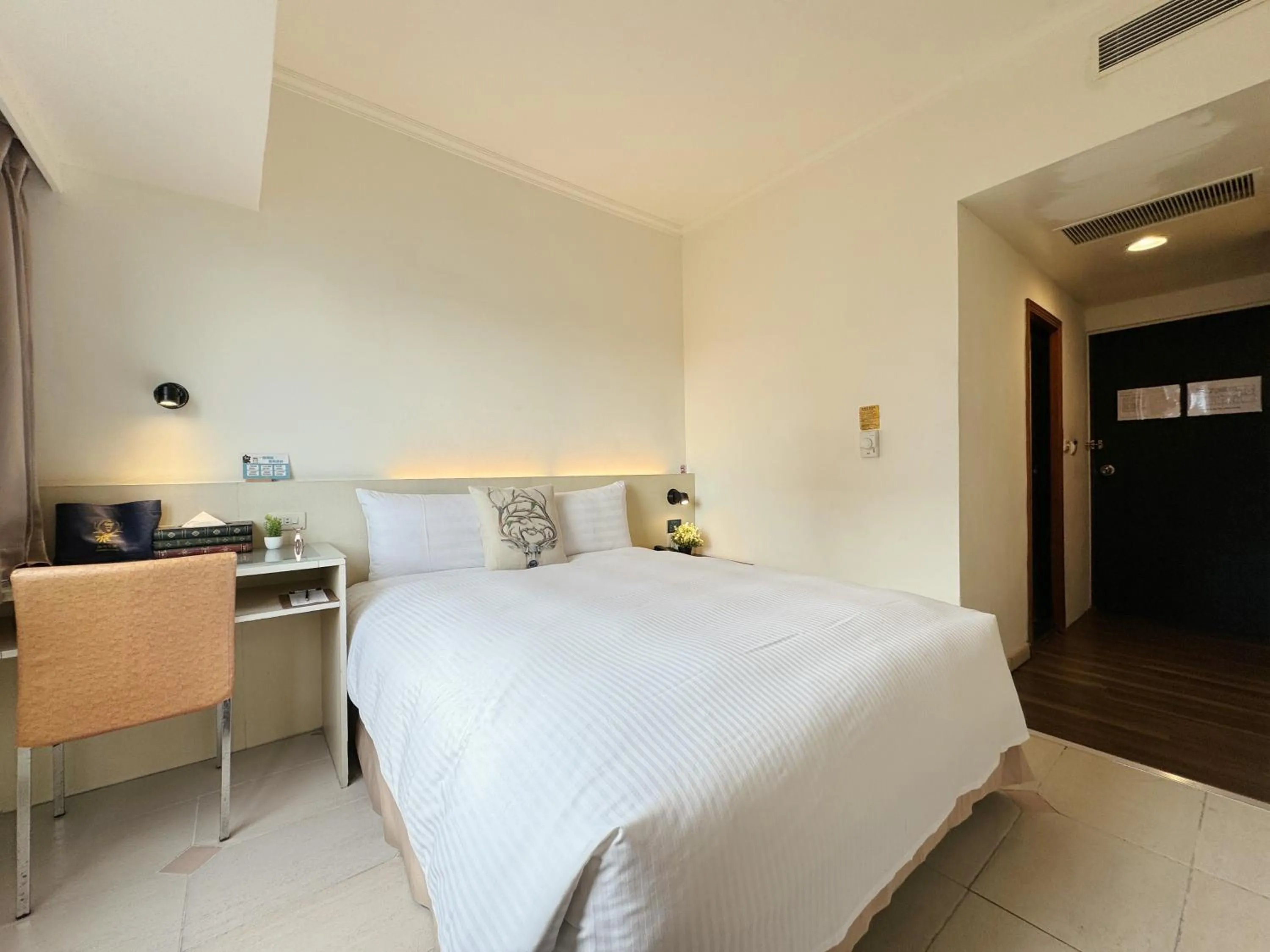 Photo of the whole room, Bed in Finders Hotel Hualien Da-Tong