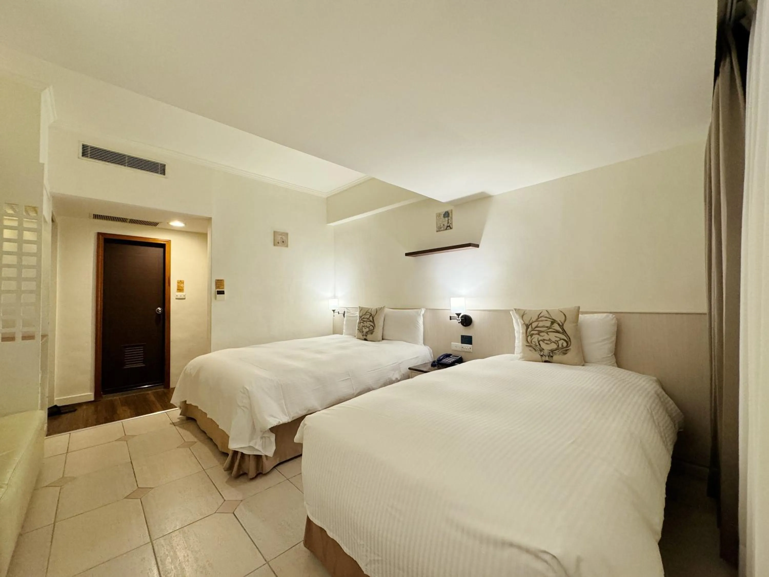 Photo of the whole room, Bed in Finders Hotel Hualien Da-Tong