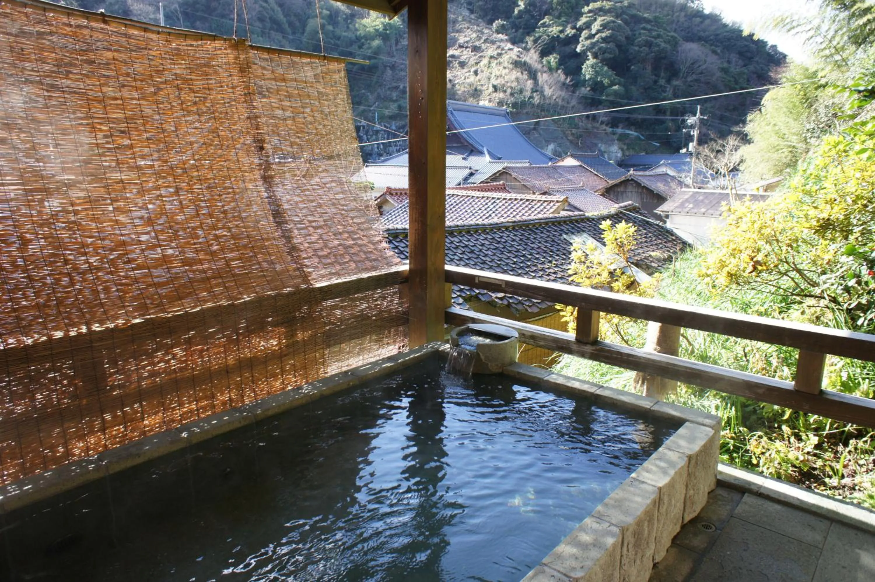 Hot Tub in Tabinoyado Kiunsoh