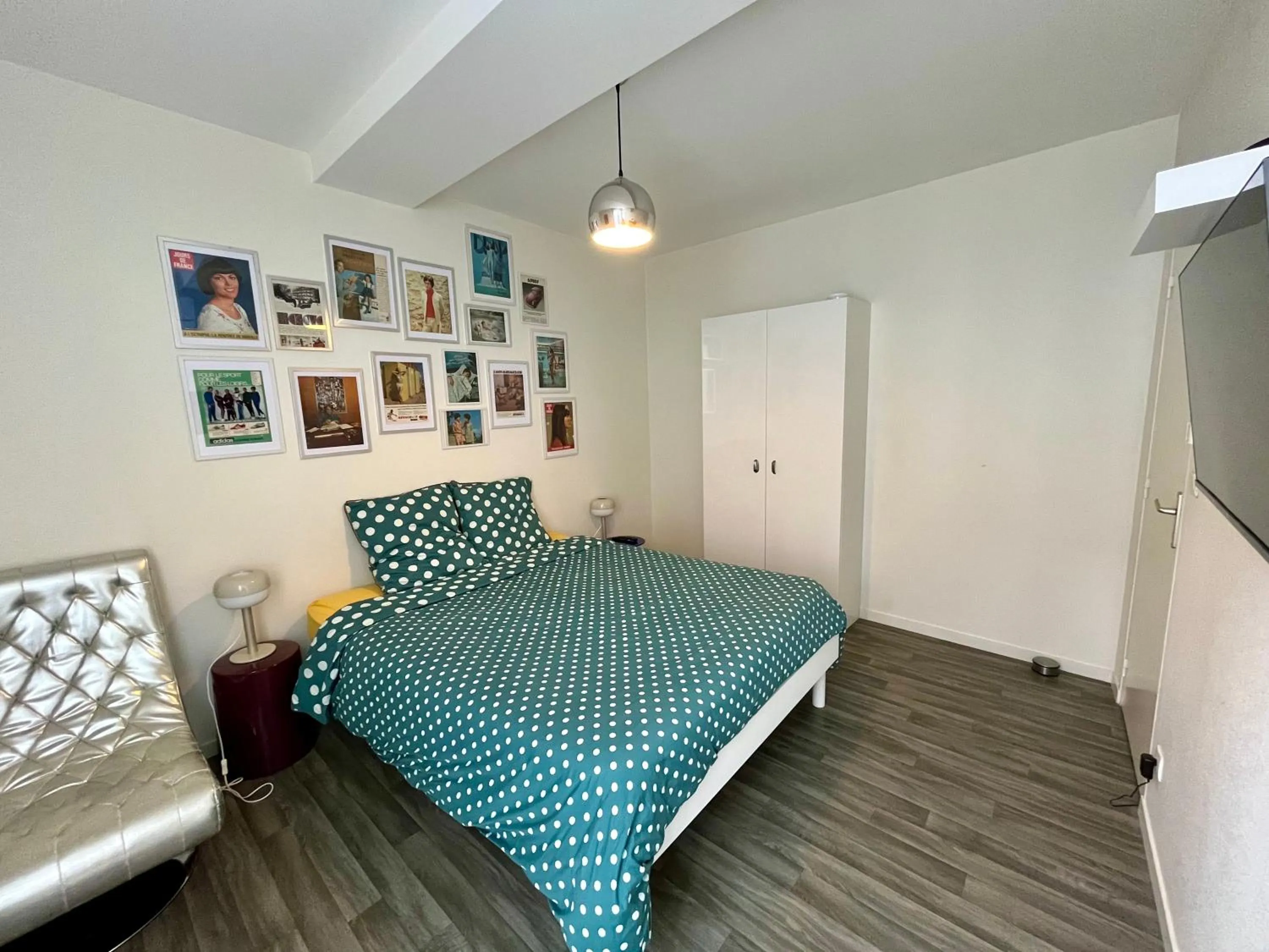 Photo of the whole room in Le Duplex d'Austin Power