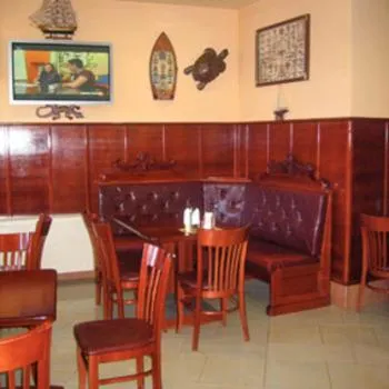 Restaurant/places to eat in Hotel Manz 2