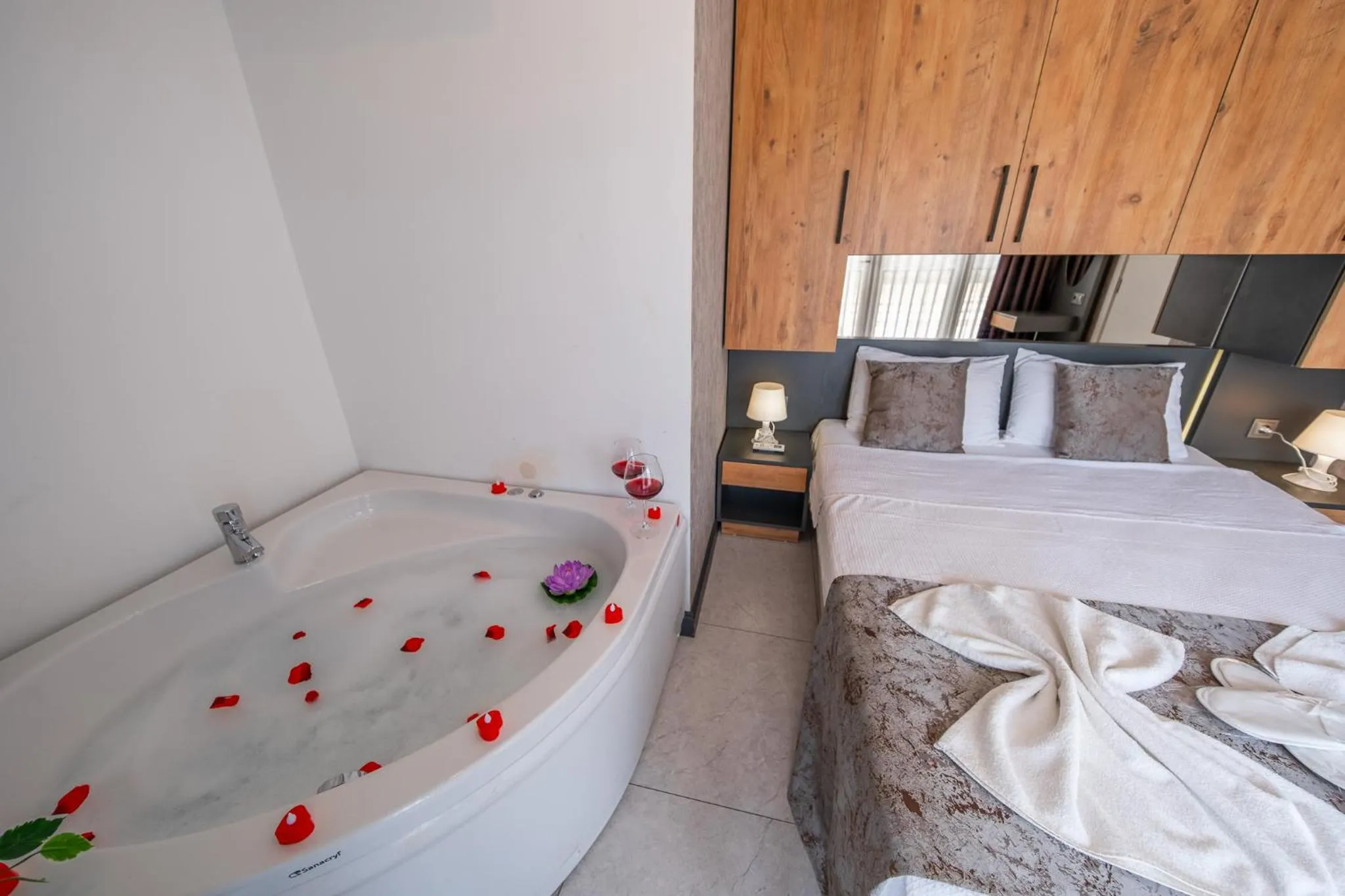 Bed in Mrt Suites Lara