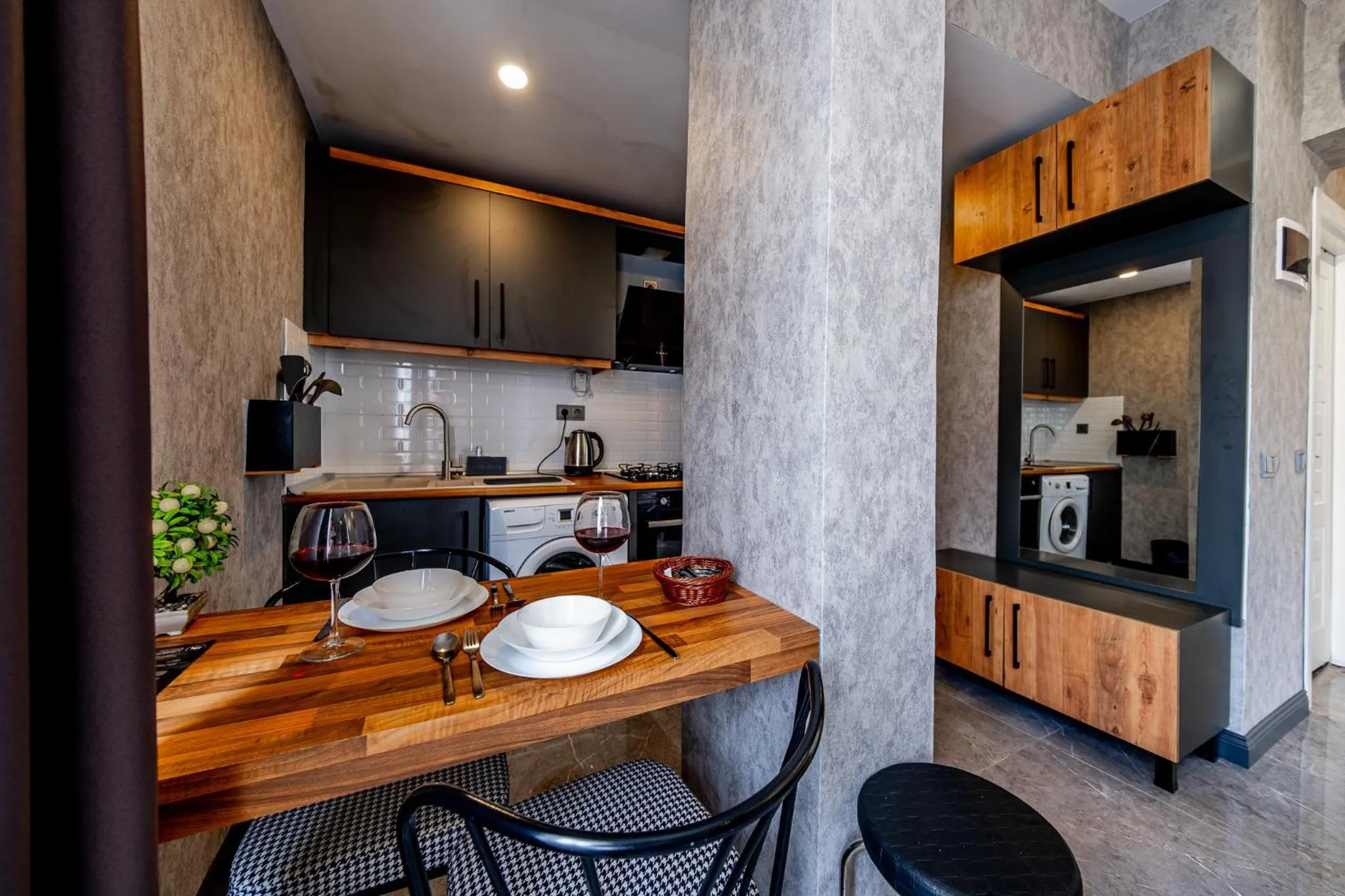 Kitchen or kitchenette in Mrt Suites Lara