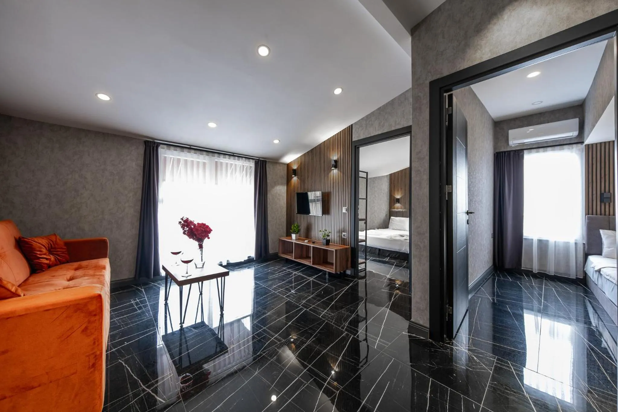 TV and multimedia in Mrt Suites Lara