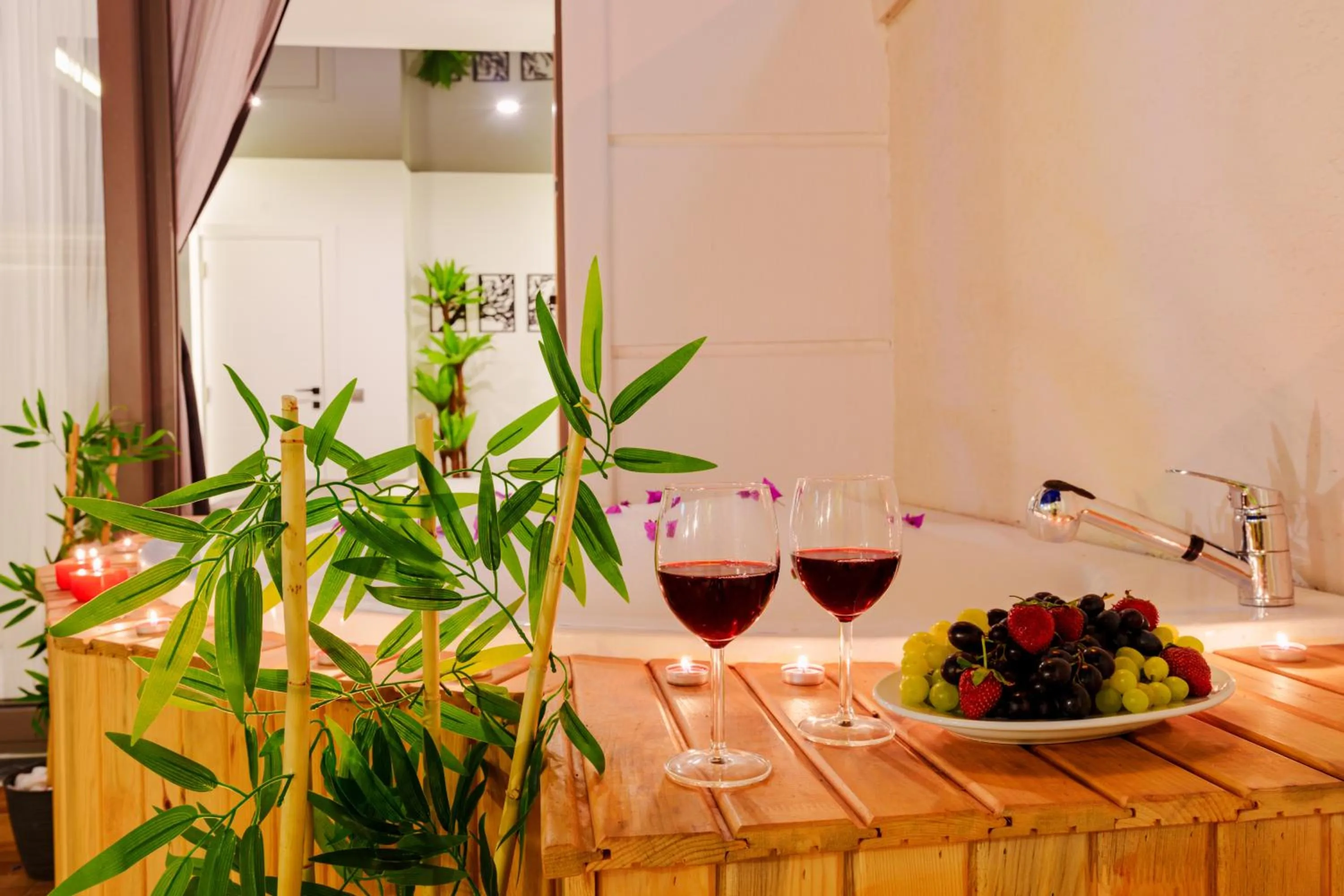 Hot Tub in Mrt Suites Lara