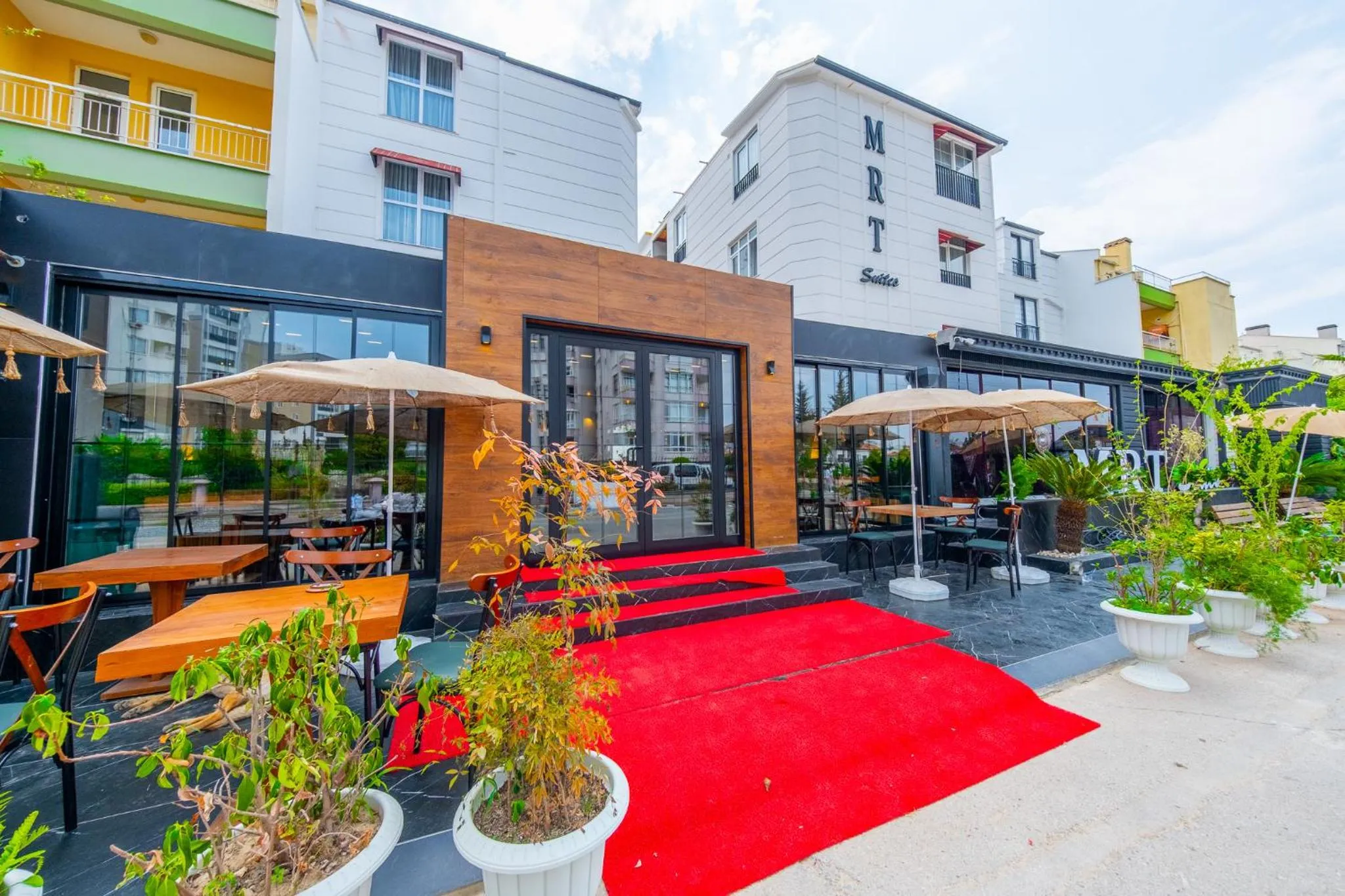 Property building in Mrt Suites Lara