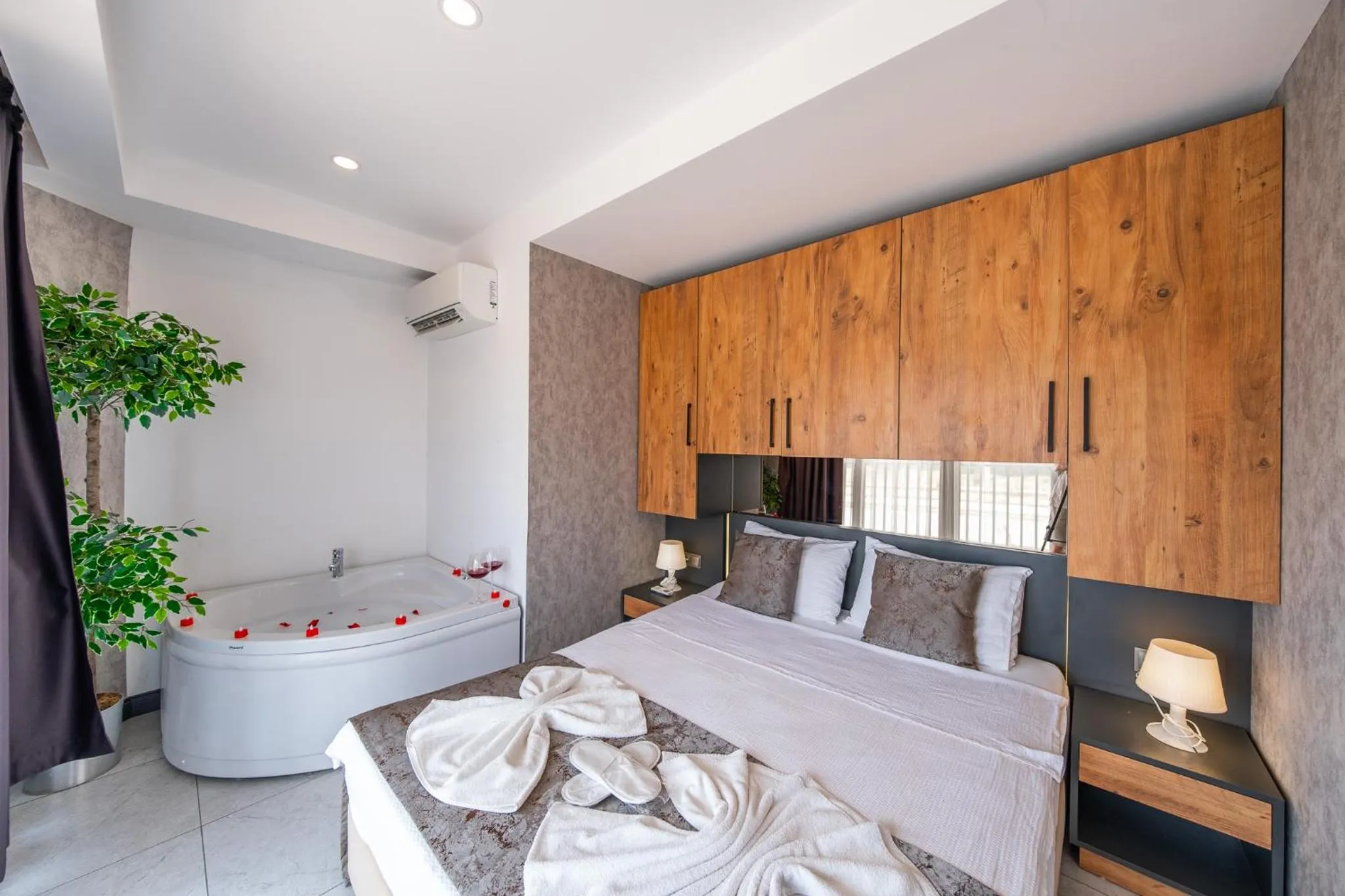 Bed in Mrt Suites Lara