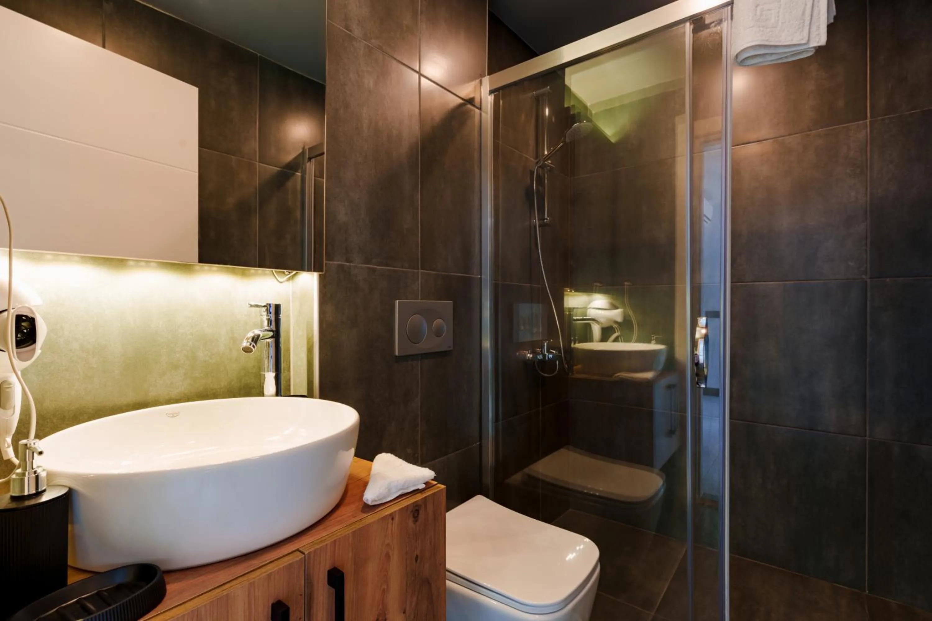 Shower in Mrt Suites Lara