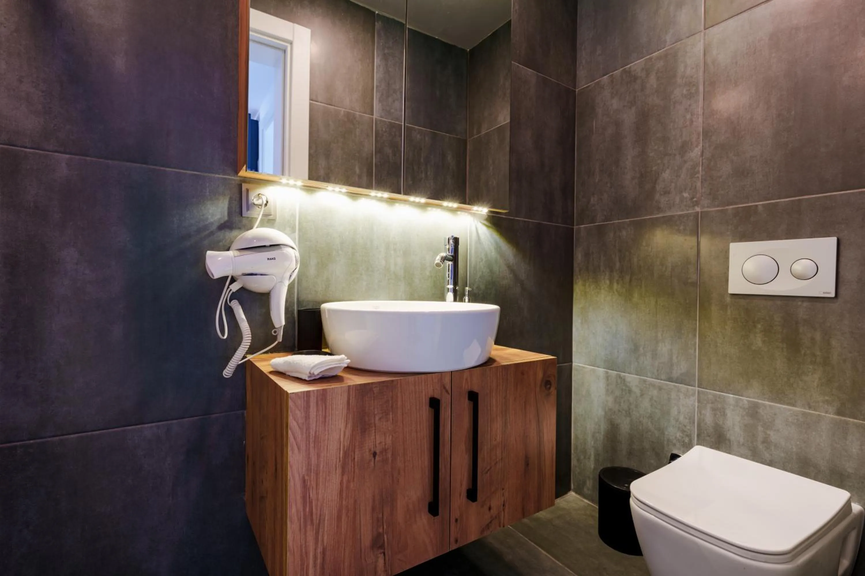 Shower in Mrt Suites Lara