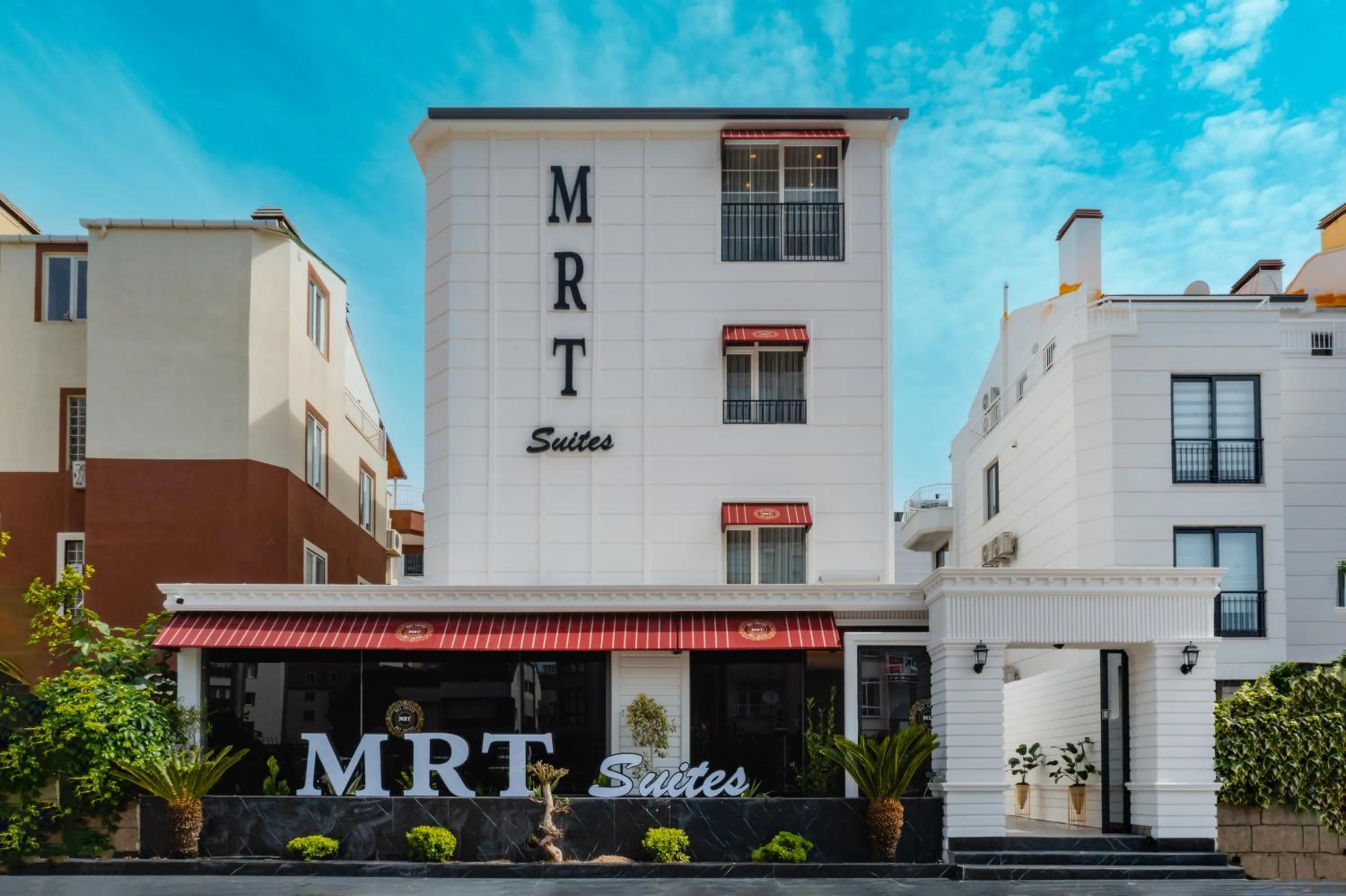 Property building in Mrt Suites Lara