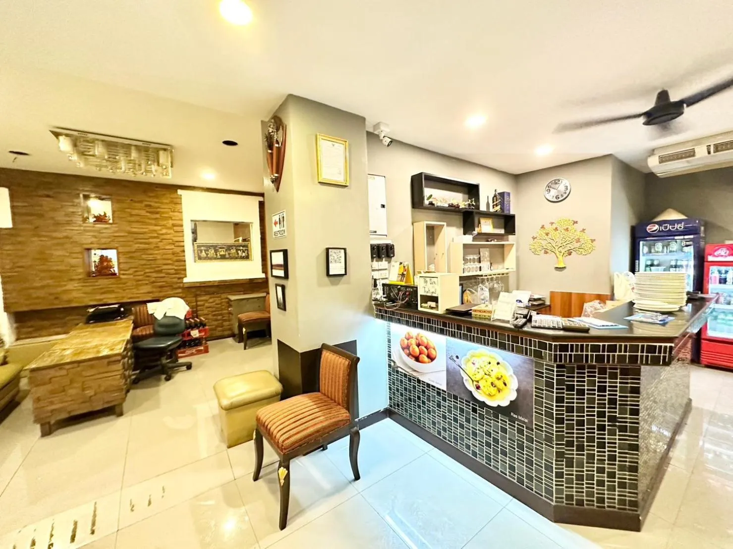 TV and multimedia in Baan at Khaosan Hostel