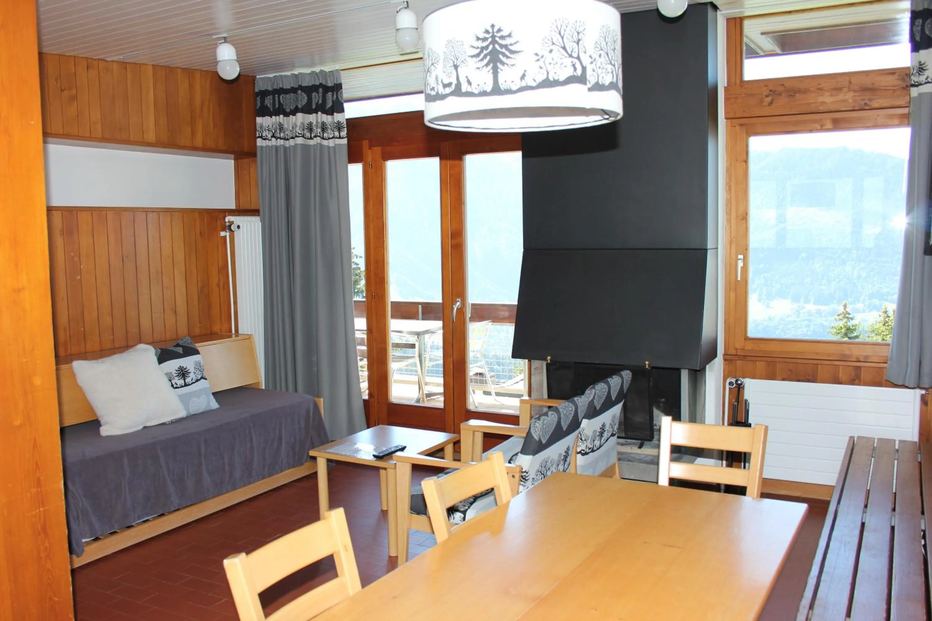Photo of the whole room in Leysin Lodge