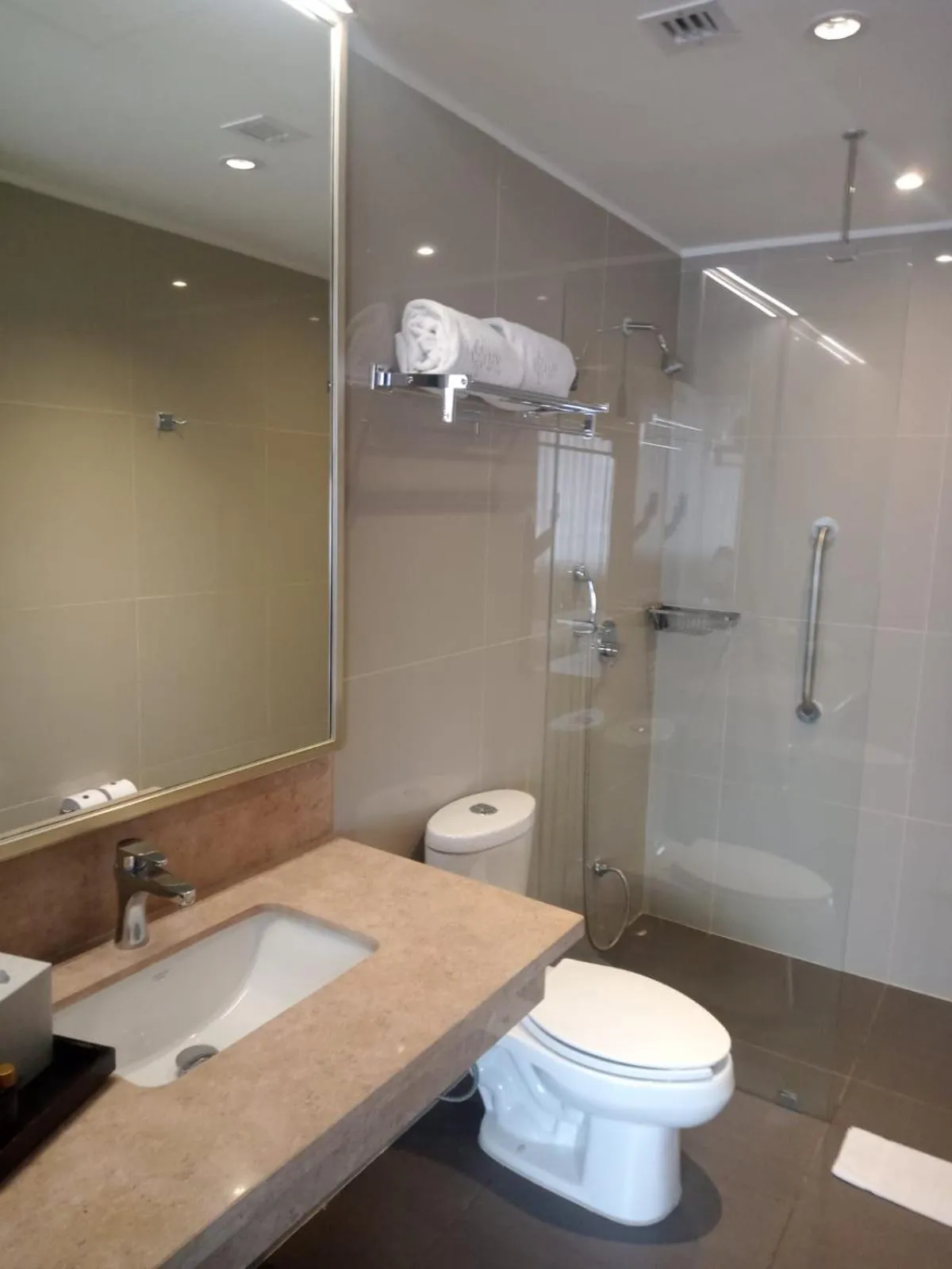 Shower in Liv Zona G Hotel By Sarasti