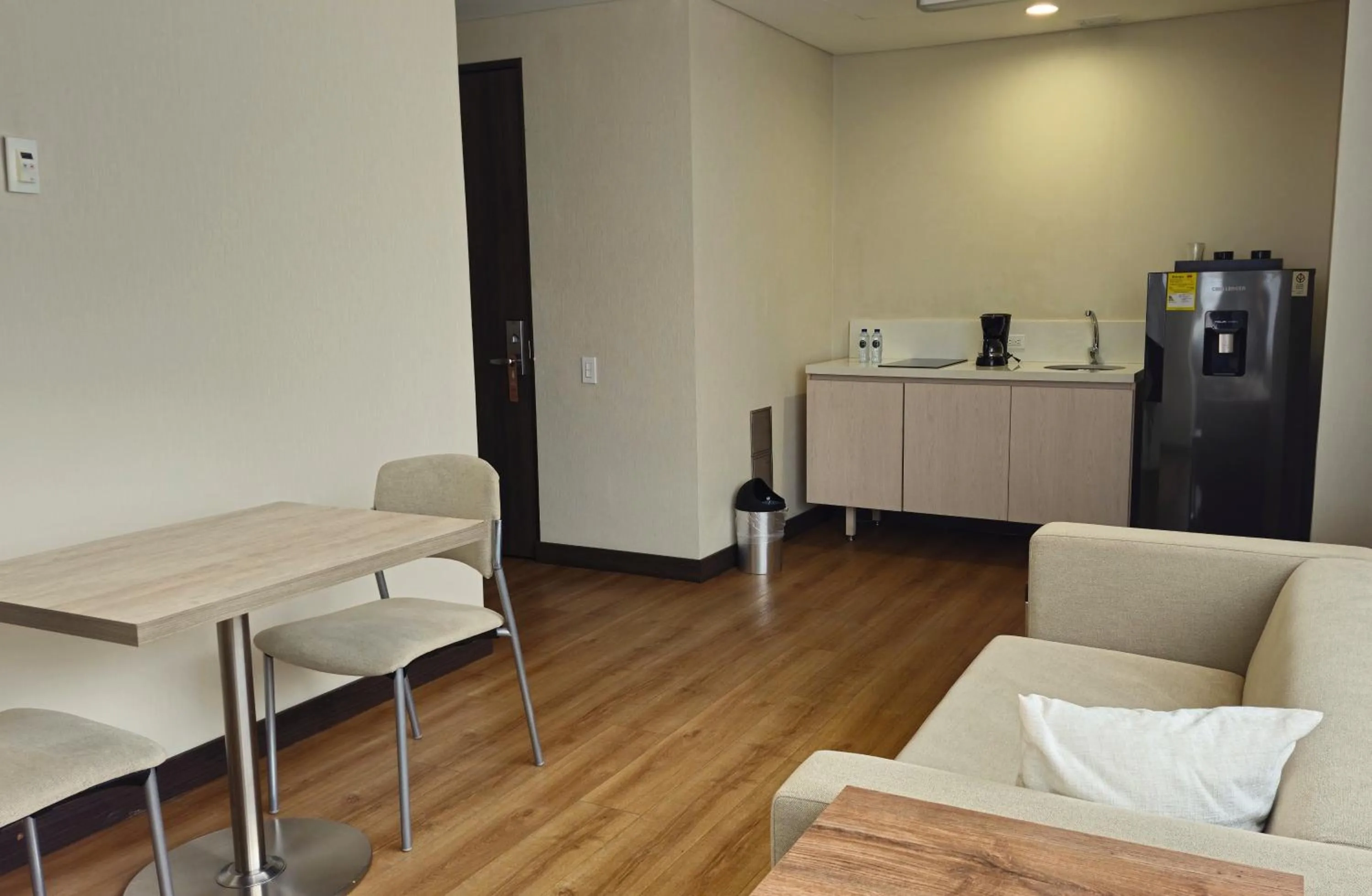 Living room in Liv Zona G Hotel By Sarasti