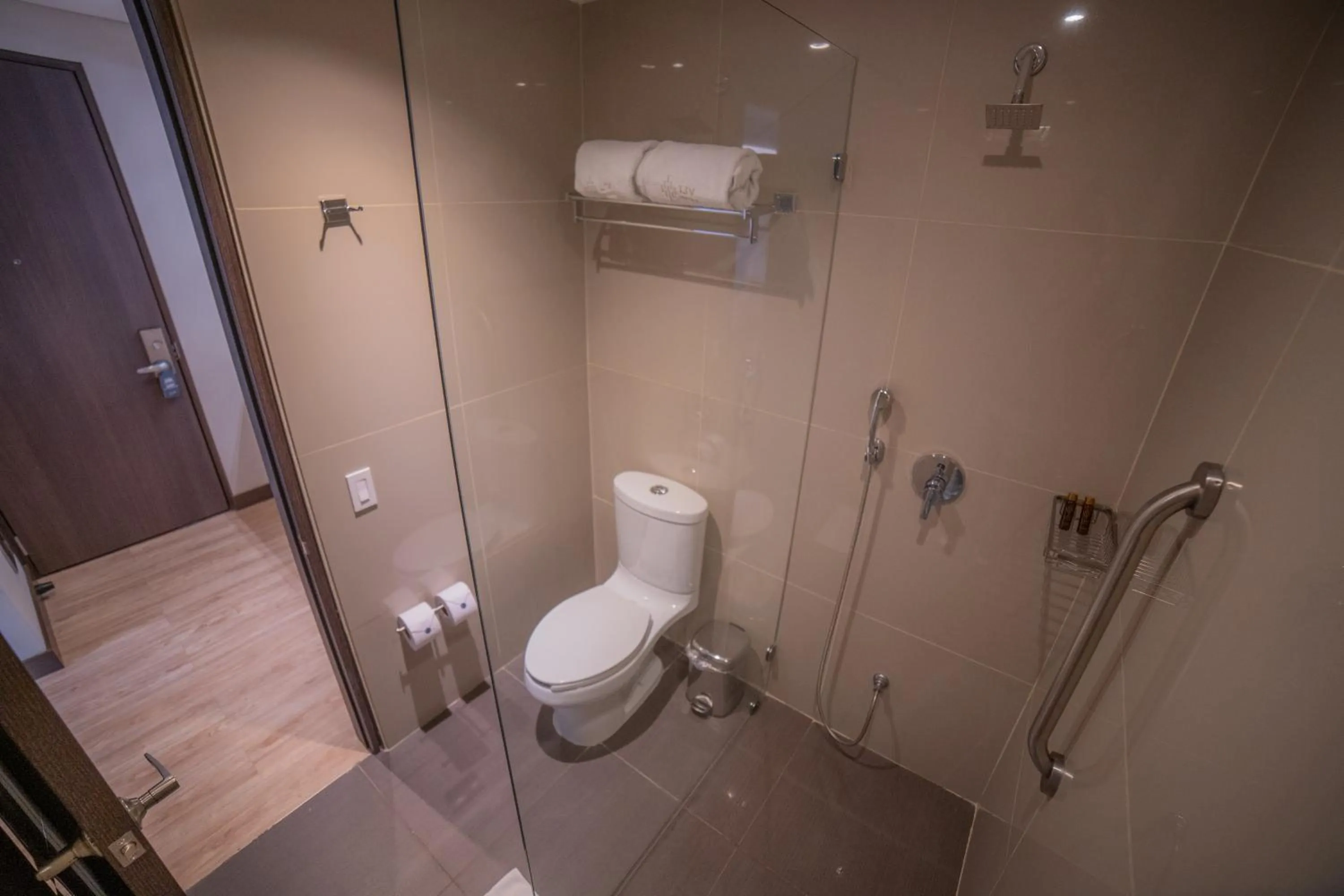 Shower in Liv Zona G Hotel By Sarasti